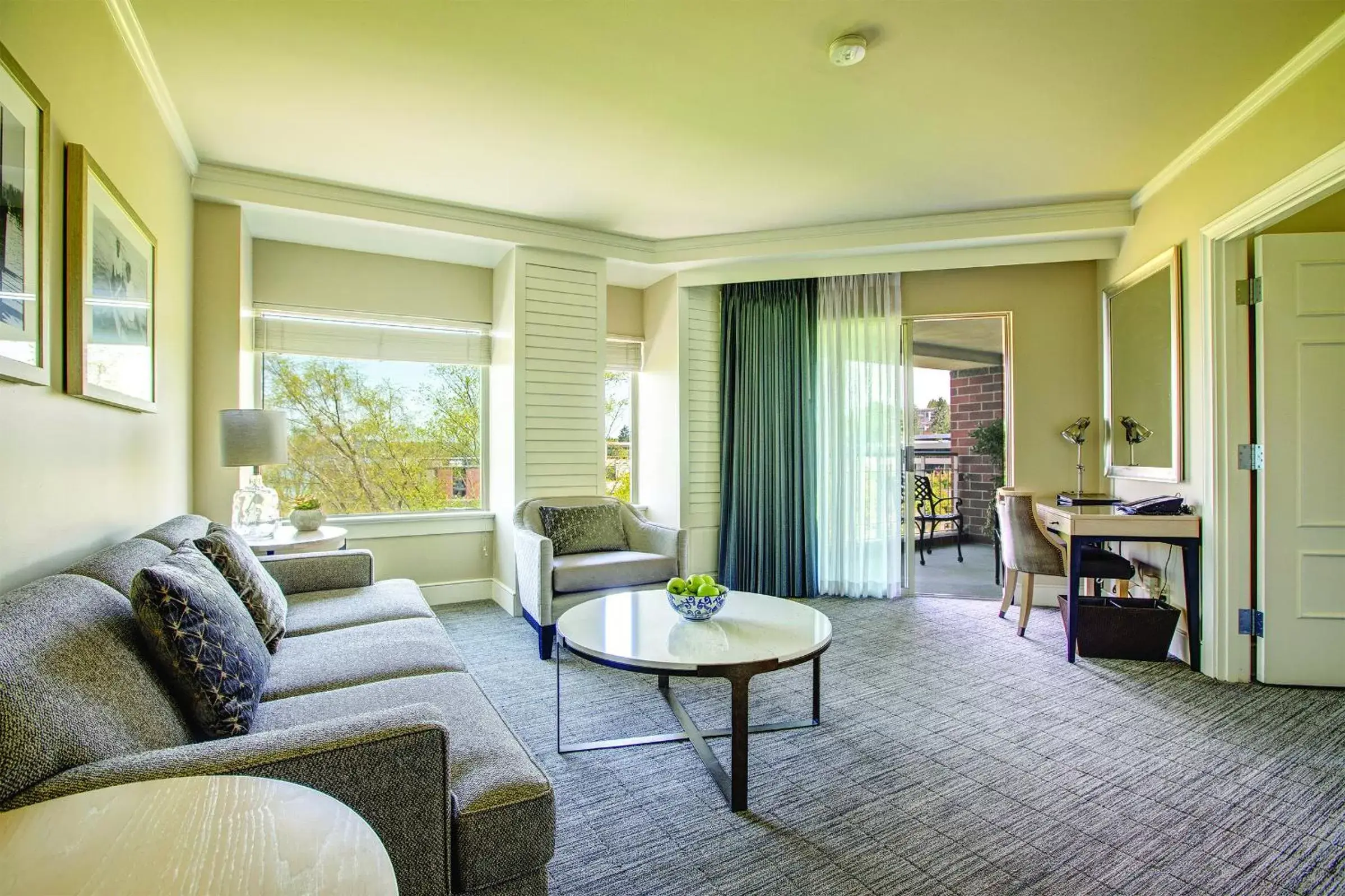 Deluxe Suite in The Woodmark Hotel & Still Spa on Lake Washington Deluxe Suite in The Woodmark Hotel & Still Spa on Lake Washington