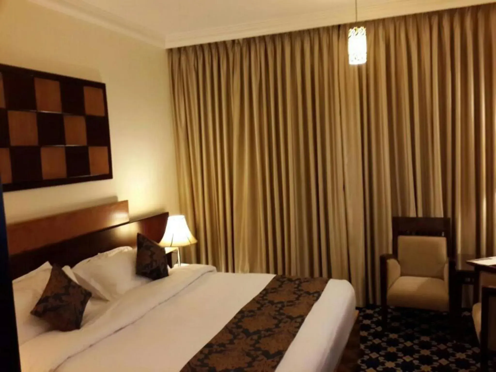 Bedroom, Bed in Al Thuraya Hotel