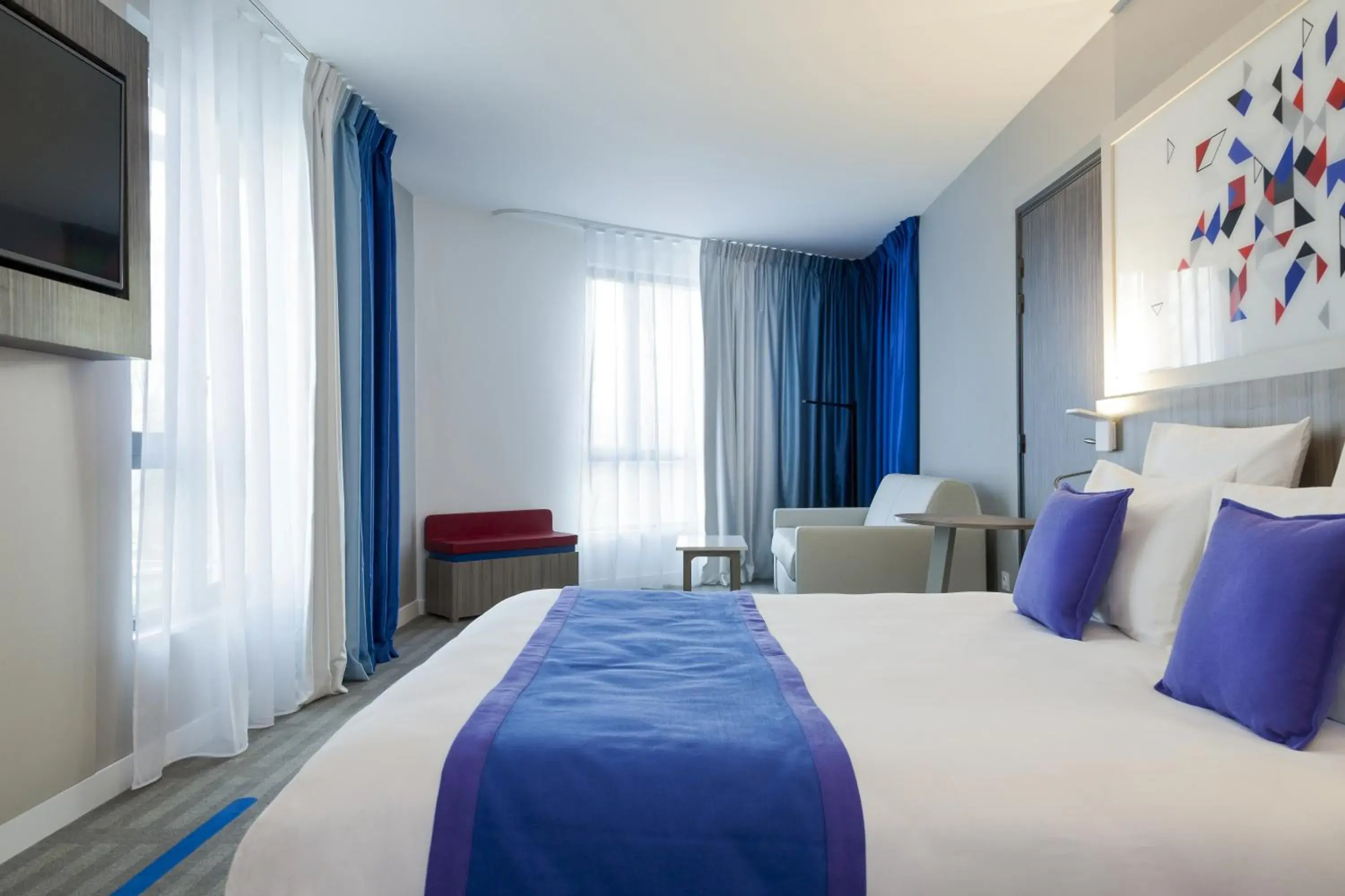 Bed in Mercure Toulouse Sud