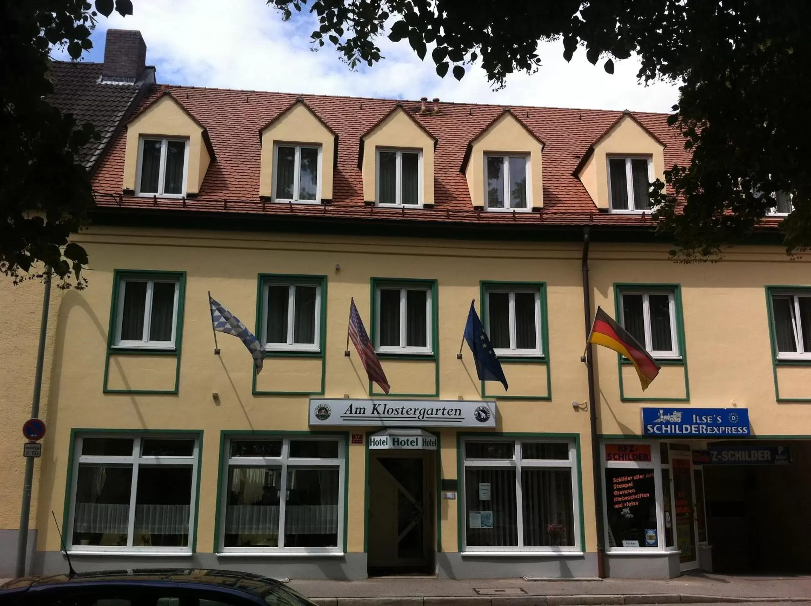 Facade/entrance, Property Building in Am Klostergarten