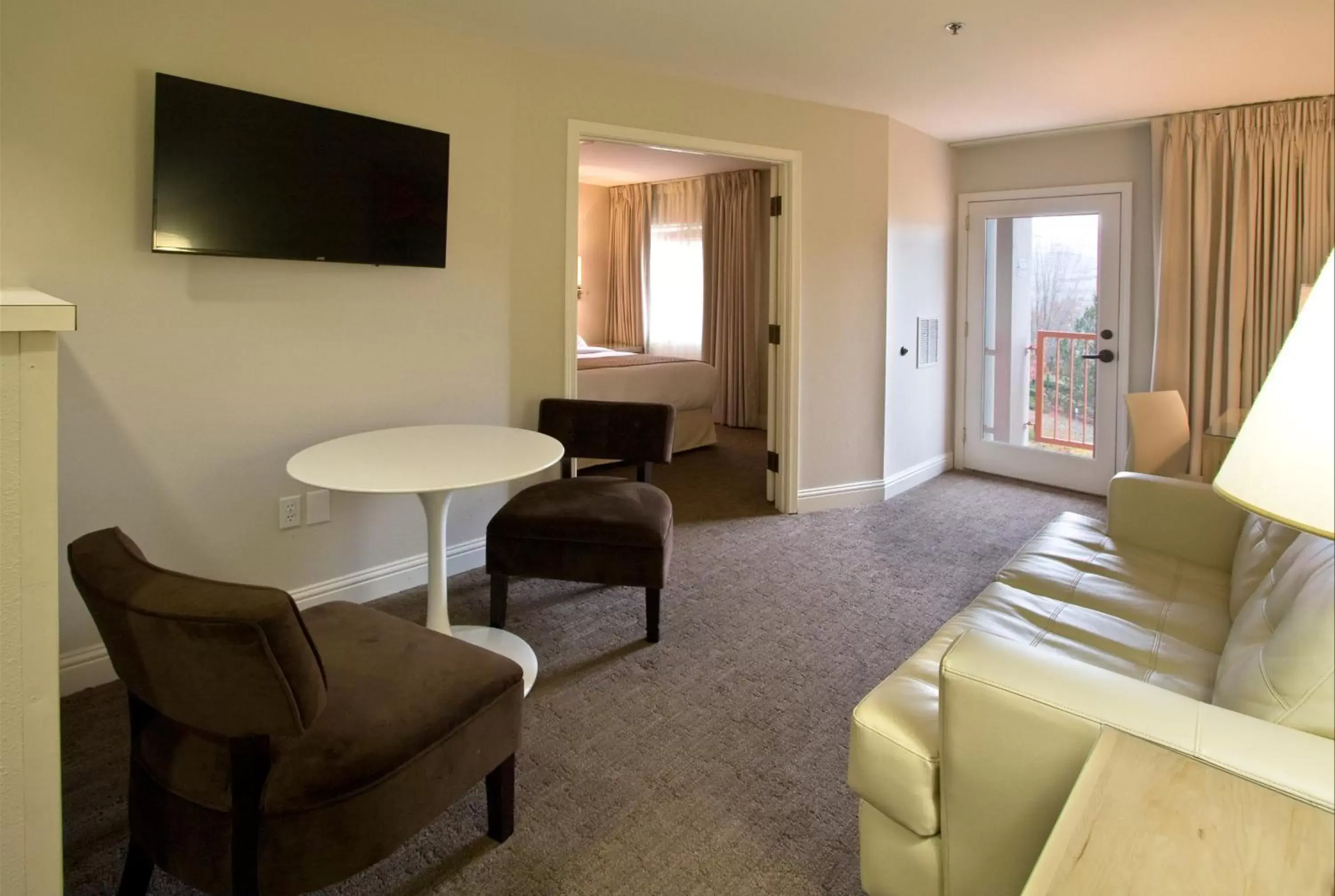 Communal lounge/ TV room, Seating Area in Ashland Hills Hotel & Suites