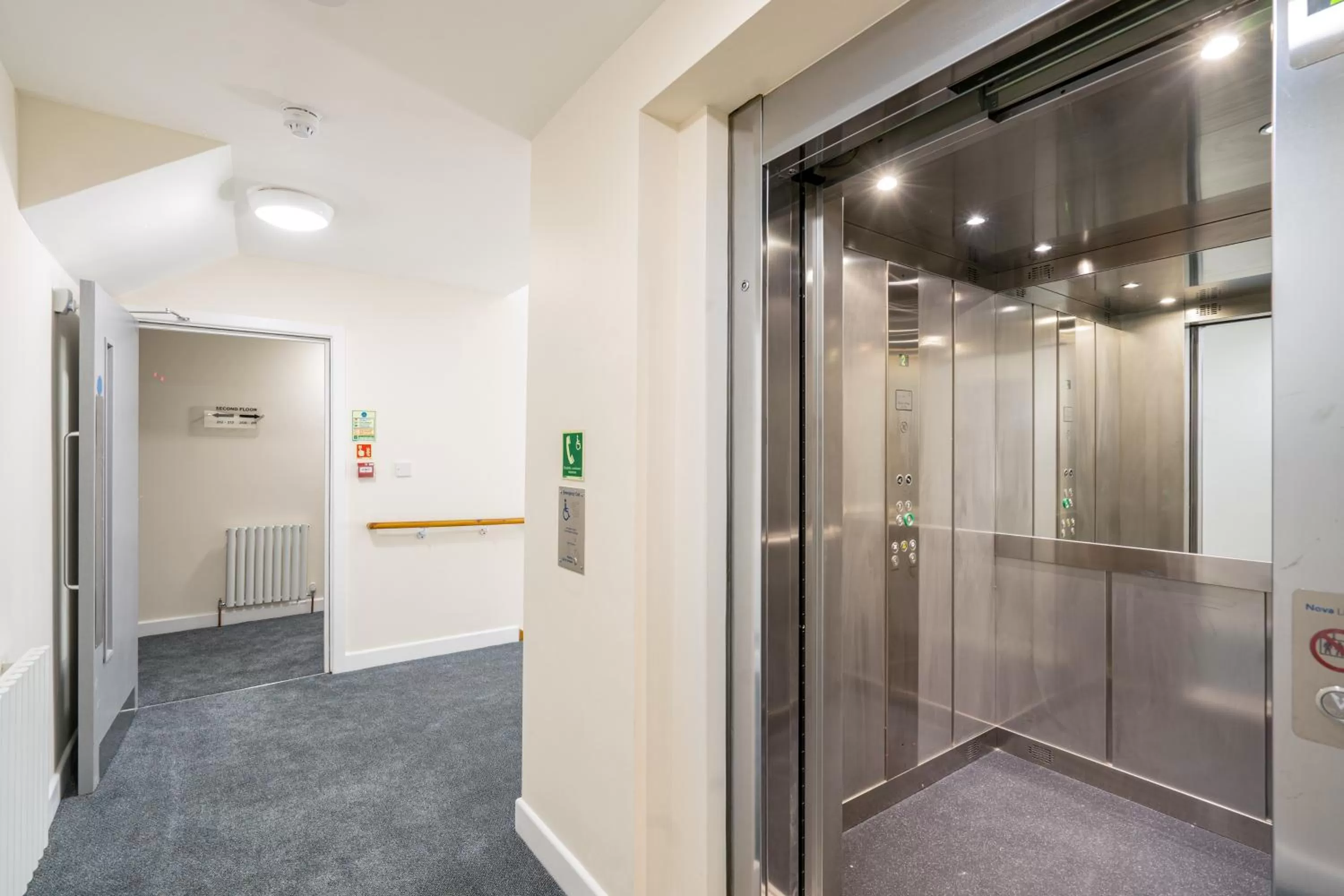 elevator in Hotel DC, Stratford