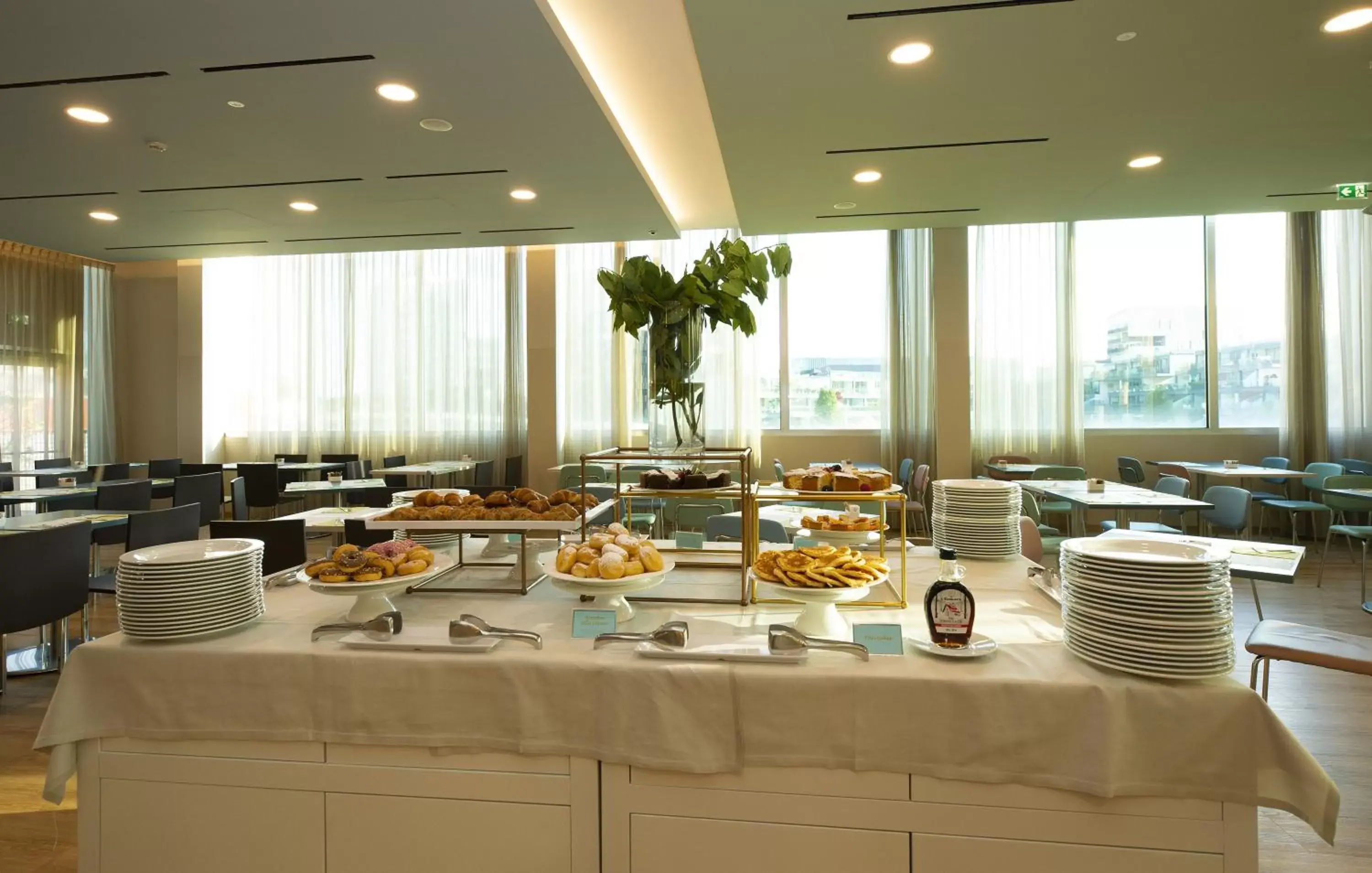 Buffet breakfast, Restaurant/Places to Eat in H2C Hotel Milanofiori