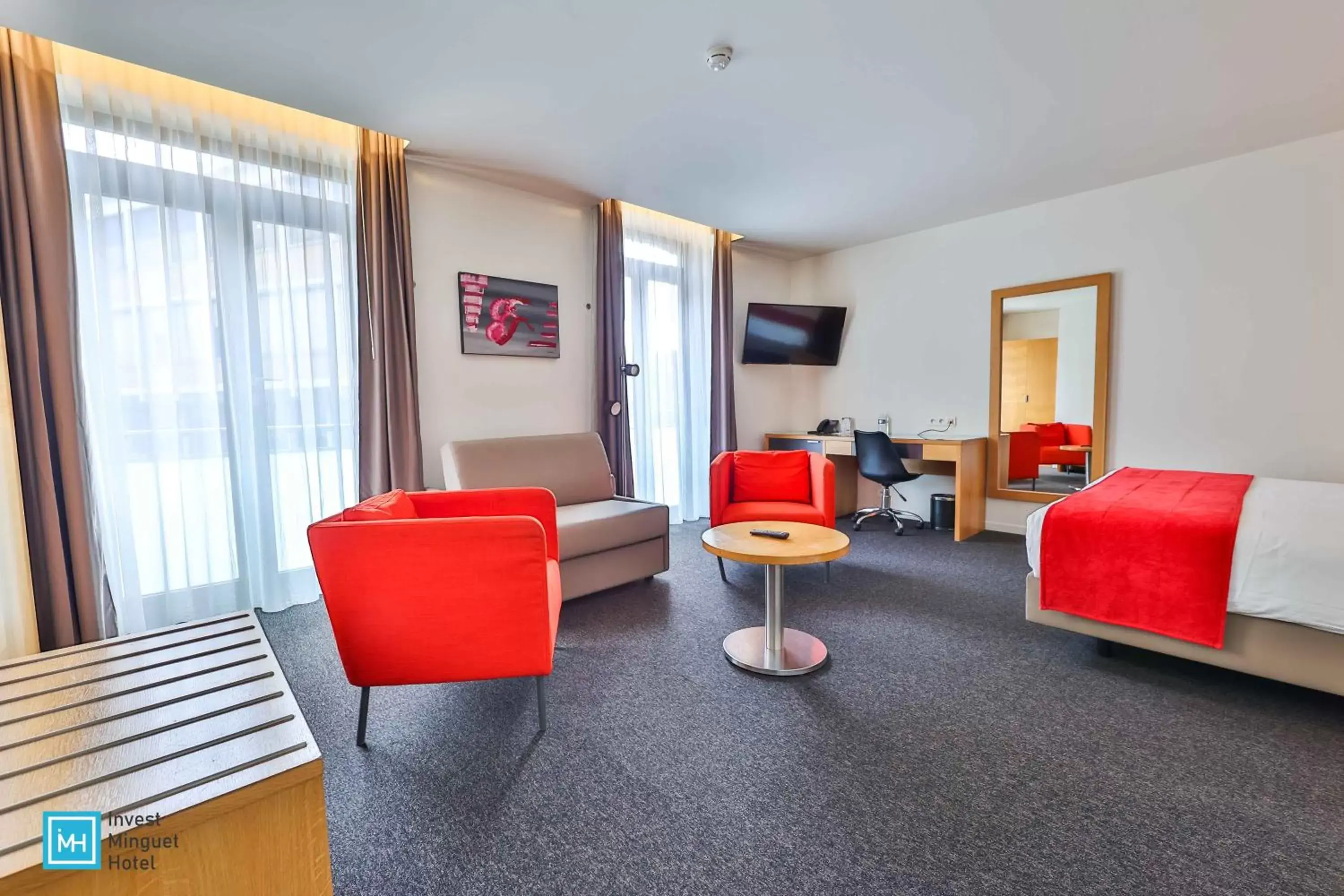 Bedroom, Seating Area in Hotel De La Couronne Liege