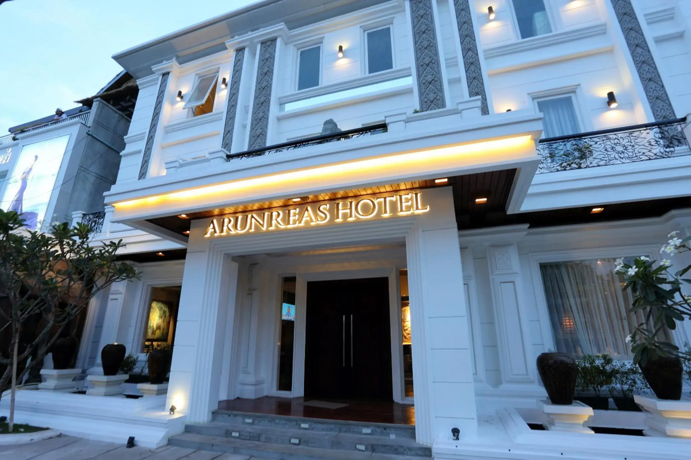 Facade/entrance in Arunreas Hotel