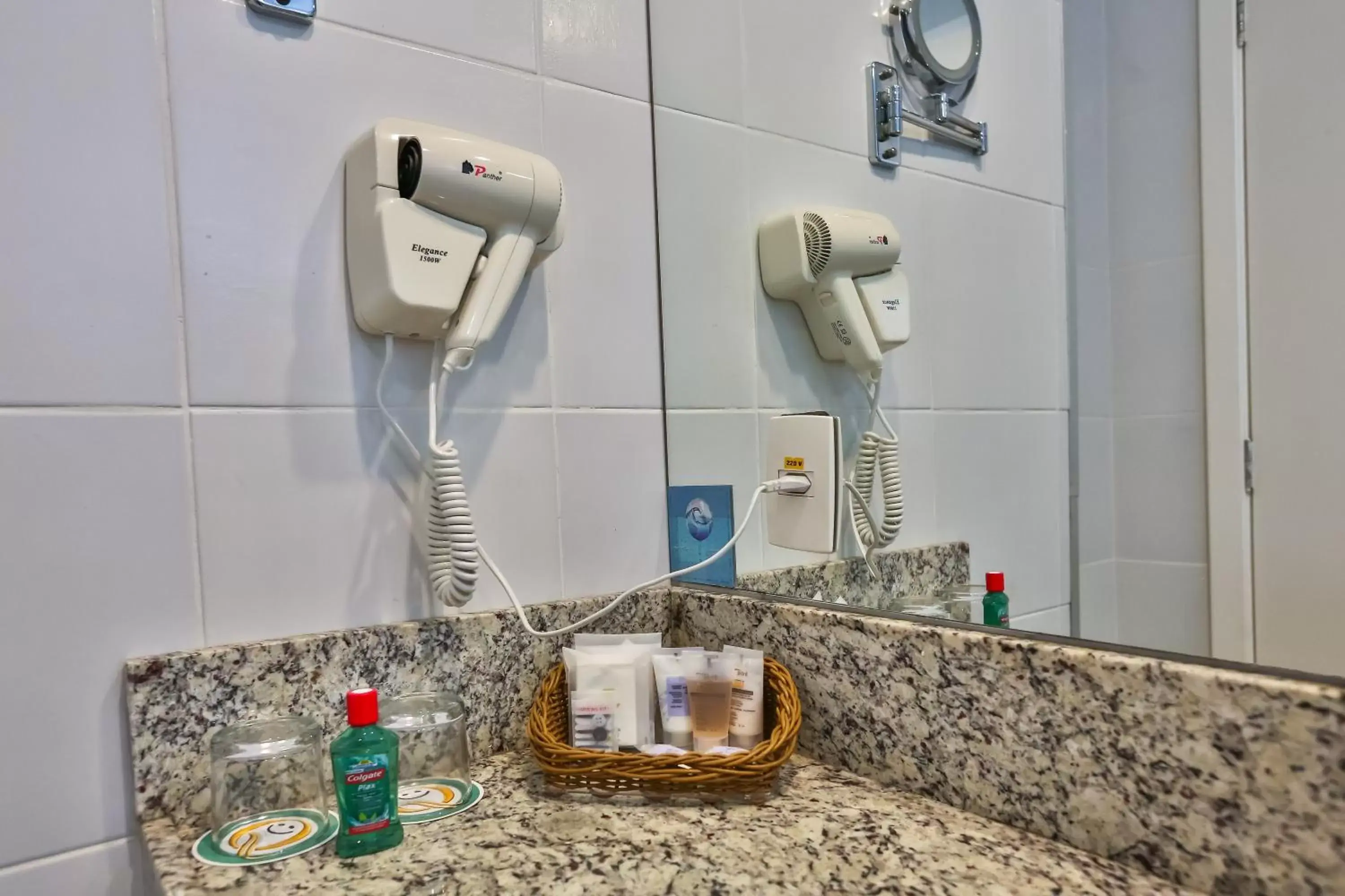 Bathroom in Quality Hotel Manaus
