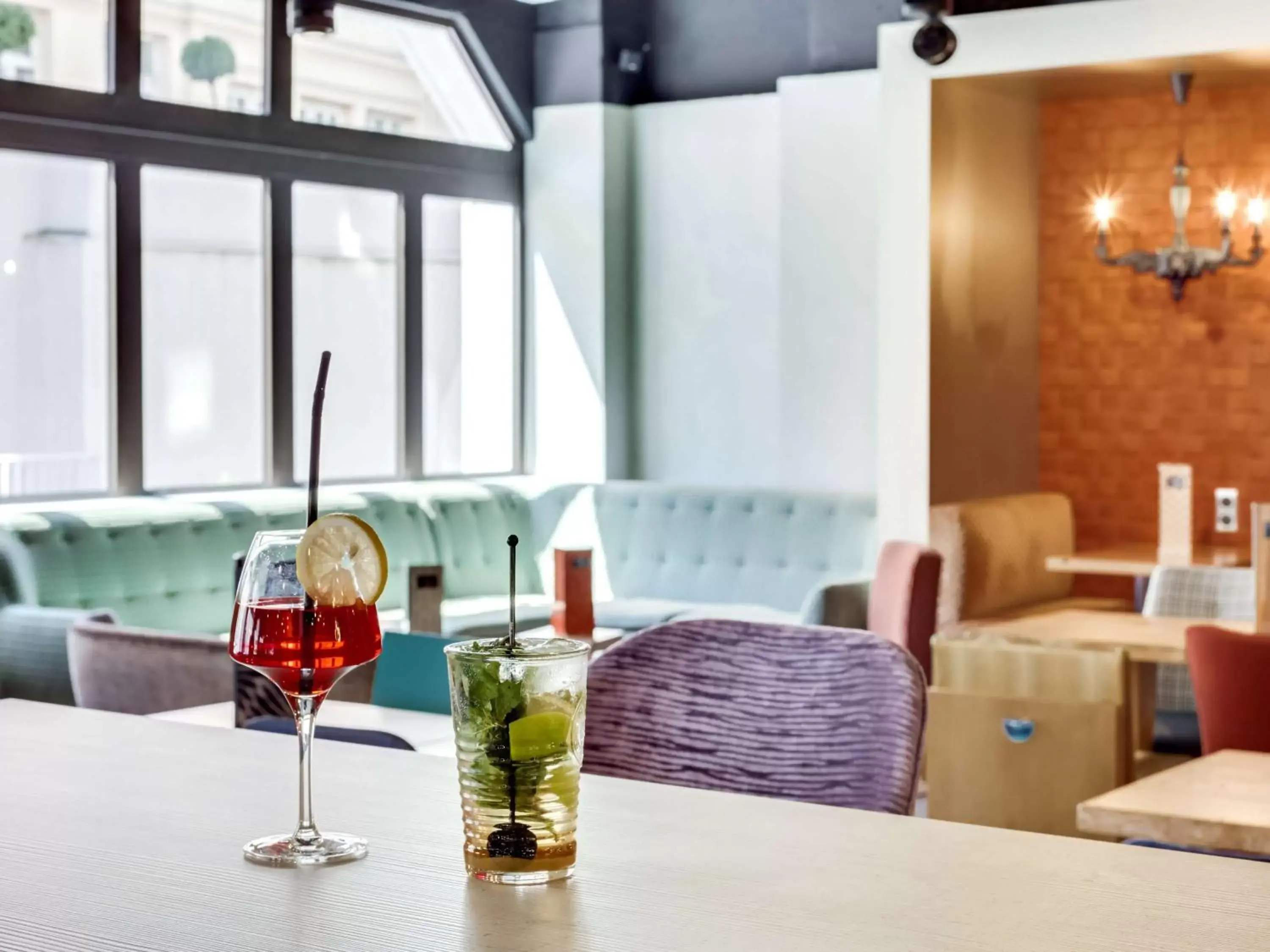 Lounge or bar, Restaurant/Places to Eat in Mercure Paris Gare Montparnasse