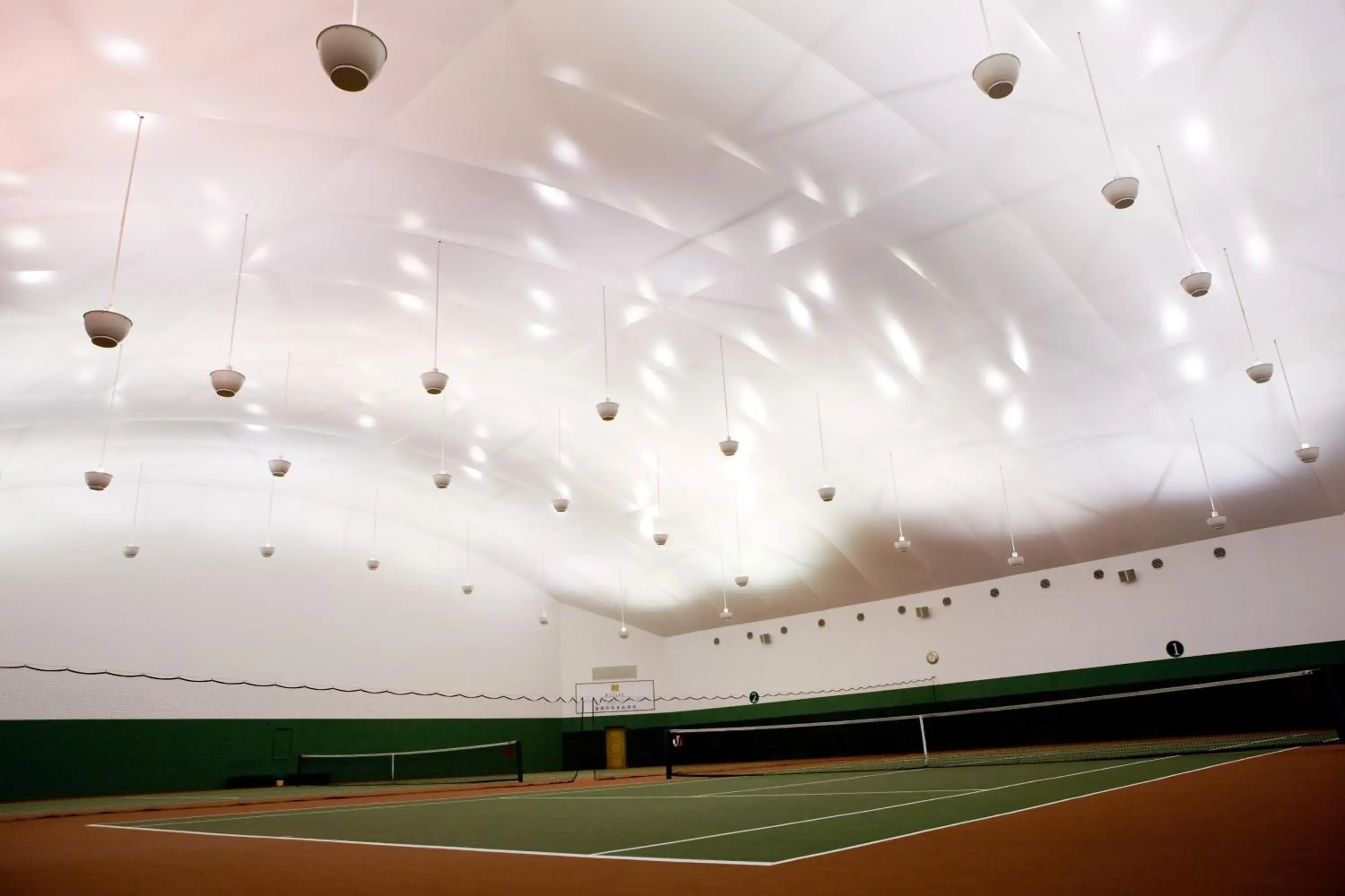 Tennis court in Juss Hengshan HotelFormer Regal International East Asia Hotel
