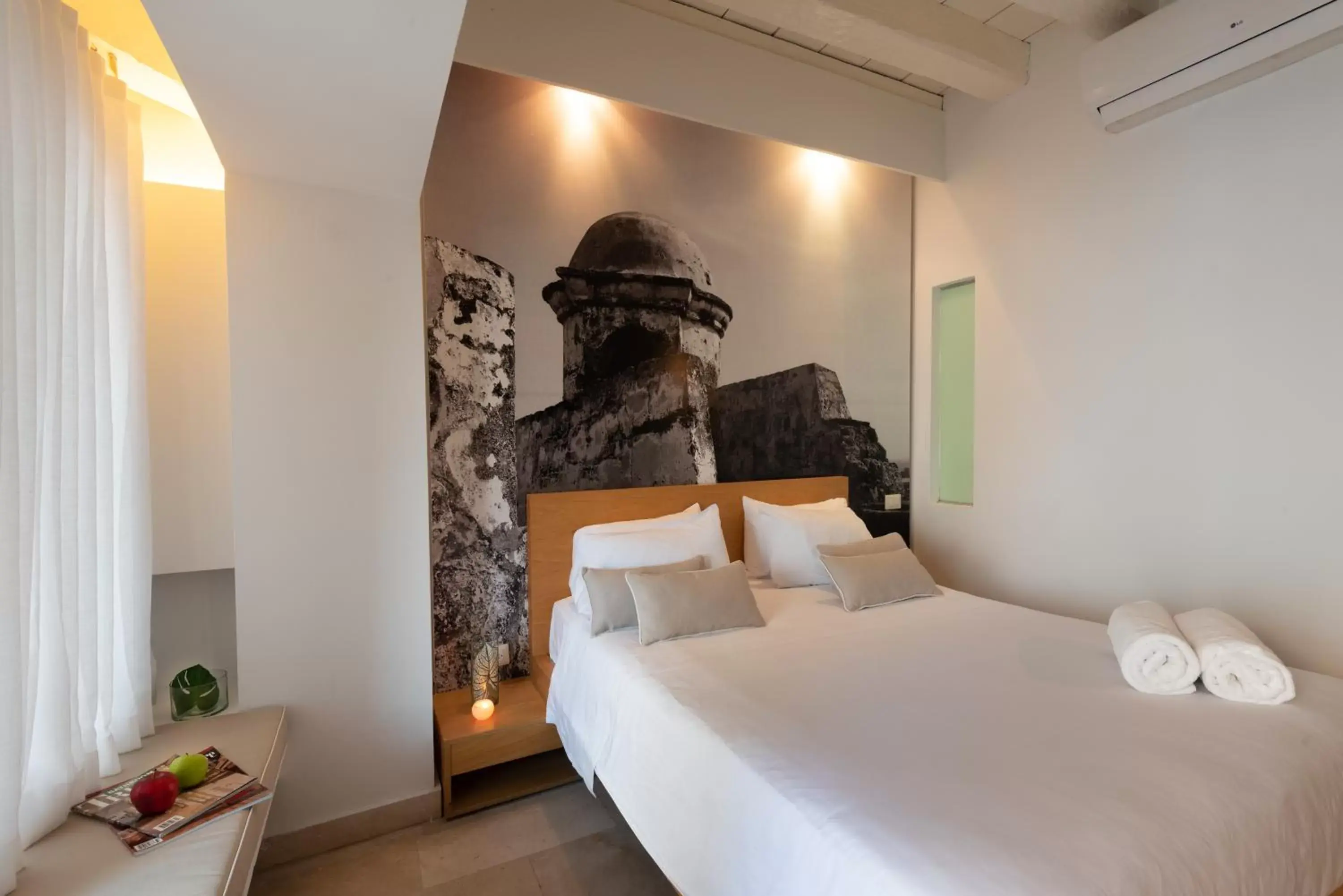Photo of the whole room, Bed in Delirio Hotel