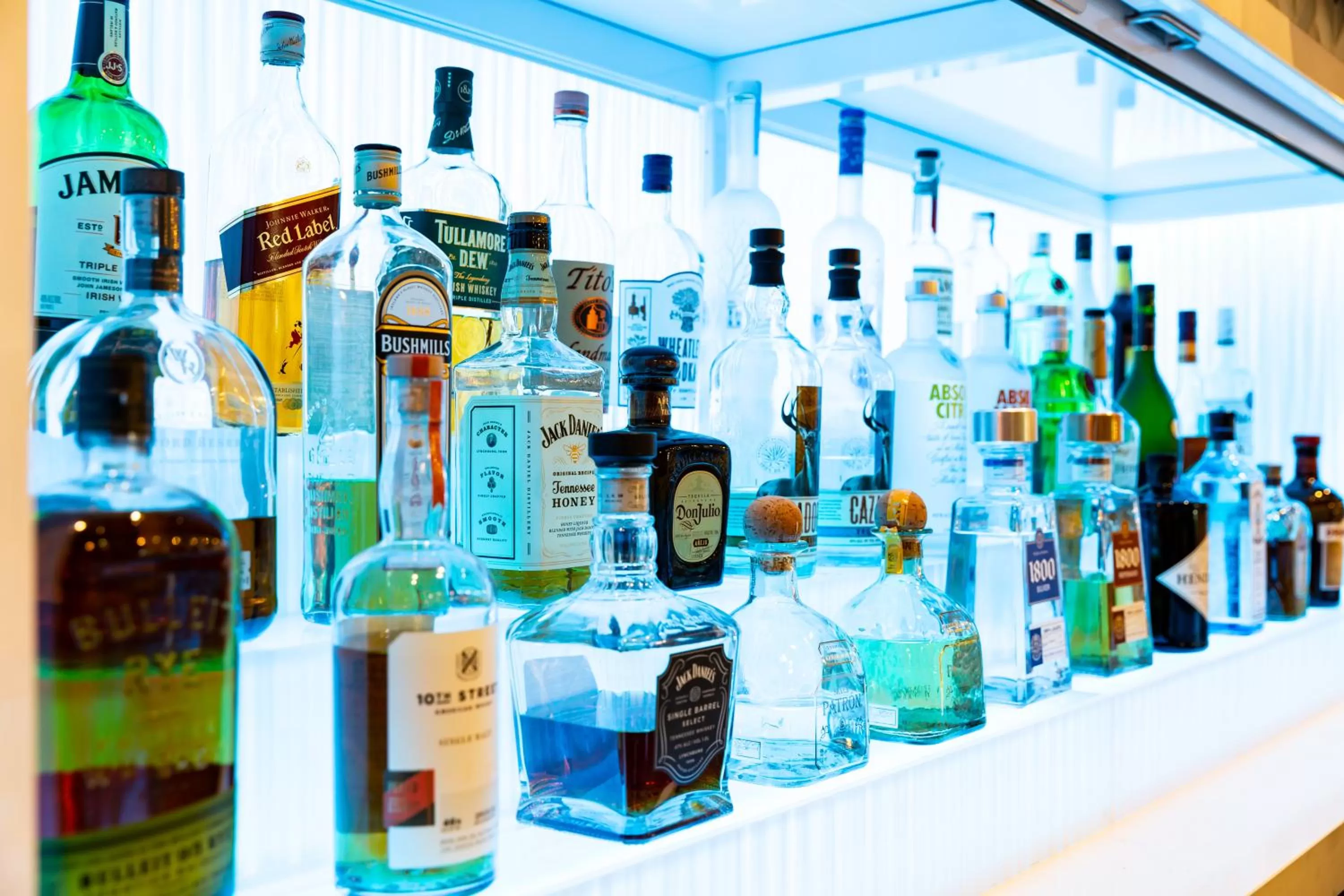 Lounge or bar in Holiday Inn San Jose-Silicon Valley by IHG