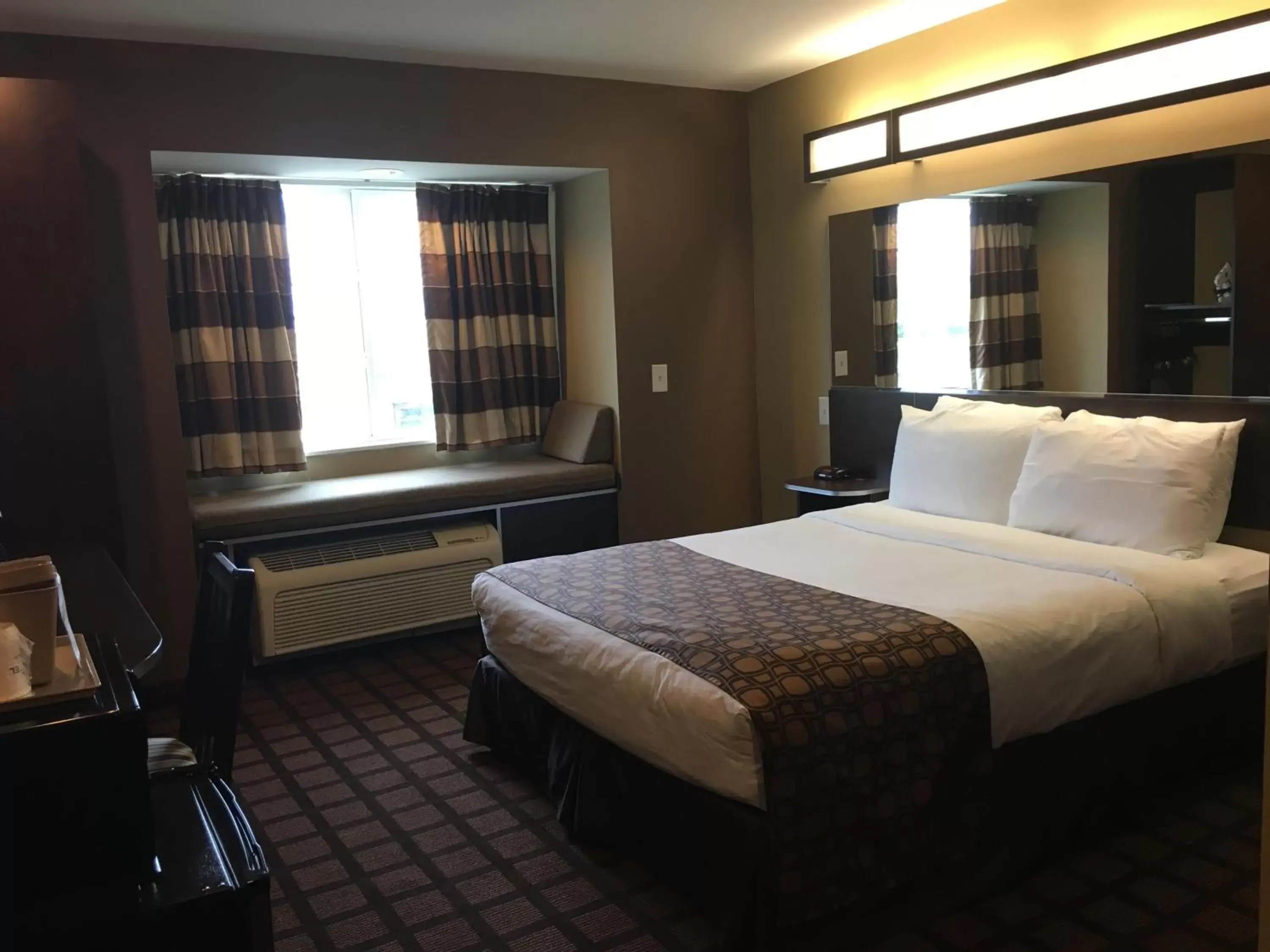 Bed in Microtel Inn & Suites by Wyndham Perry