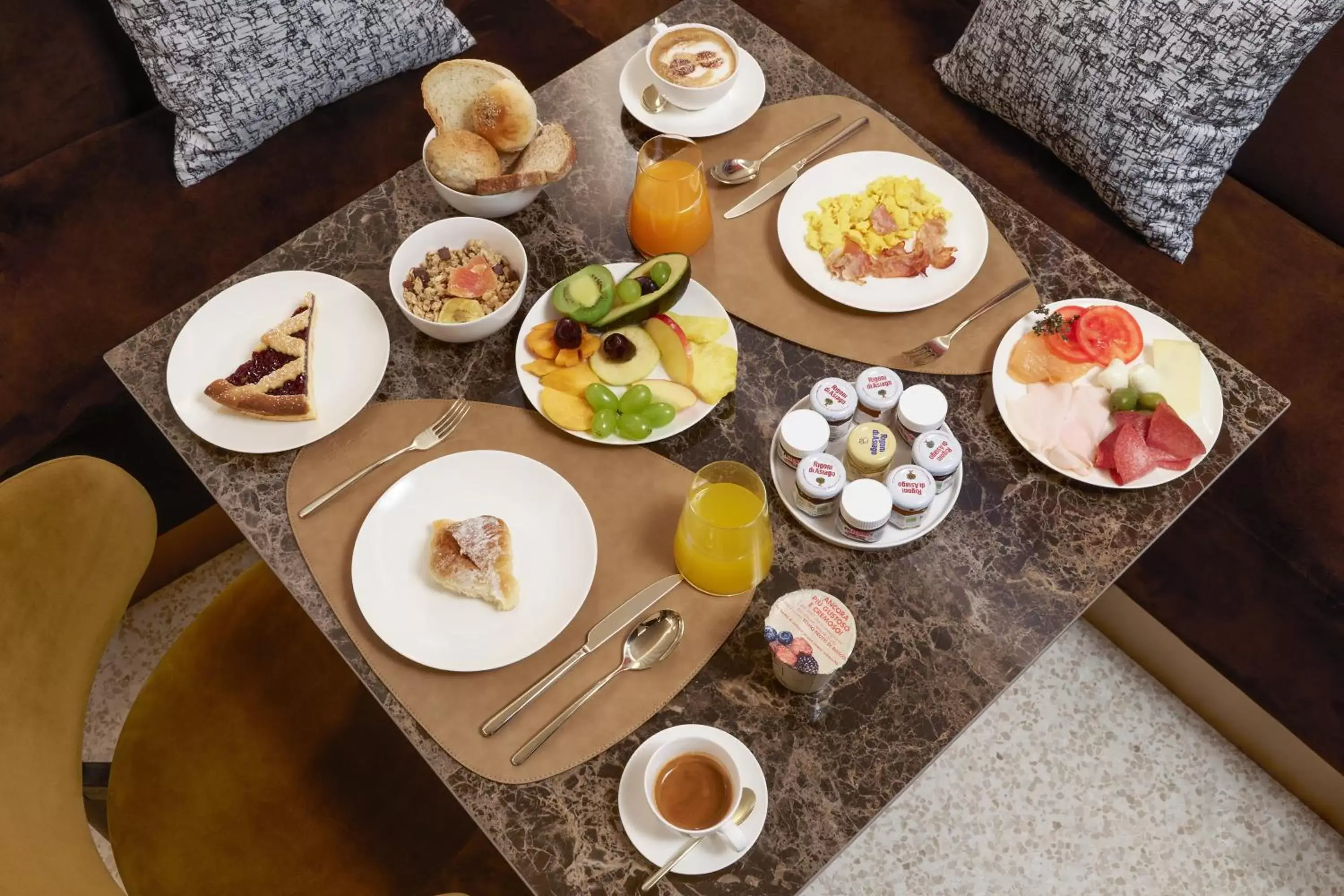 Breakfast in Borghese Contemporary Hotel
