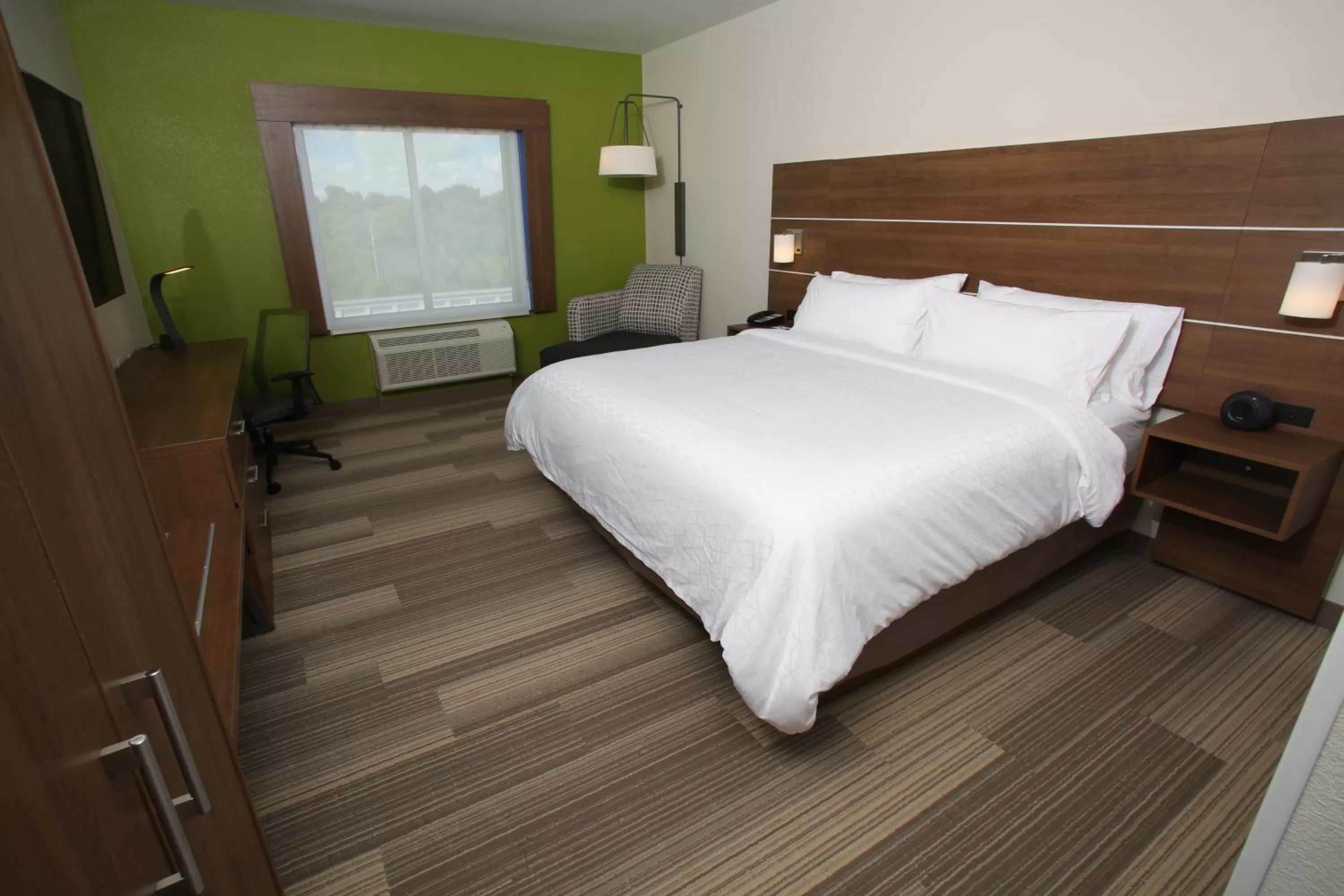 Bedroom, Bed in Holiday Inn Express & Suites Lincoln Airport by IHG