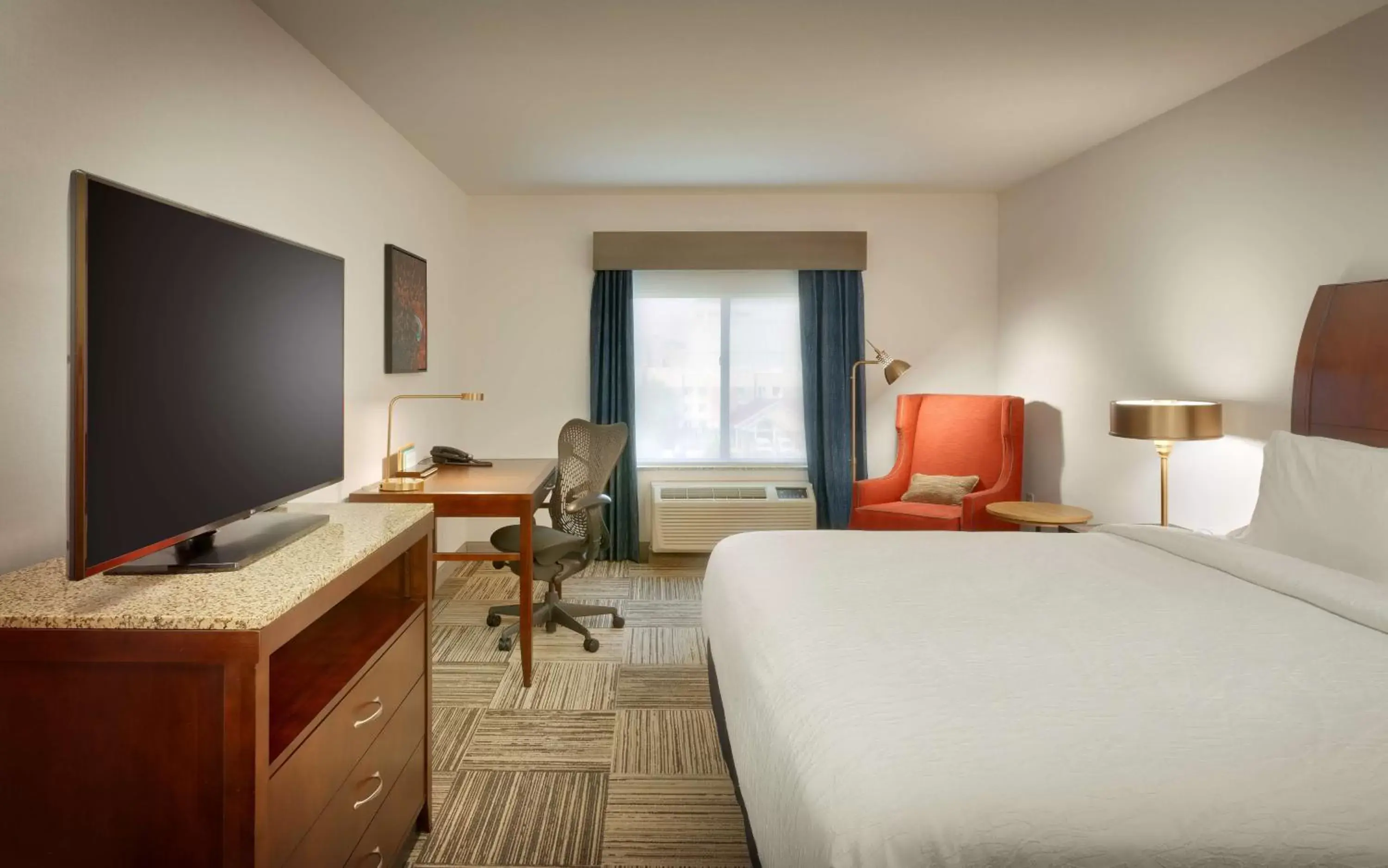 Bedroom, TV/Entertainment Center in Hilton Garden Inn Salt Lake City/Sandy