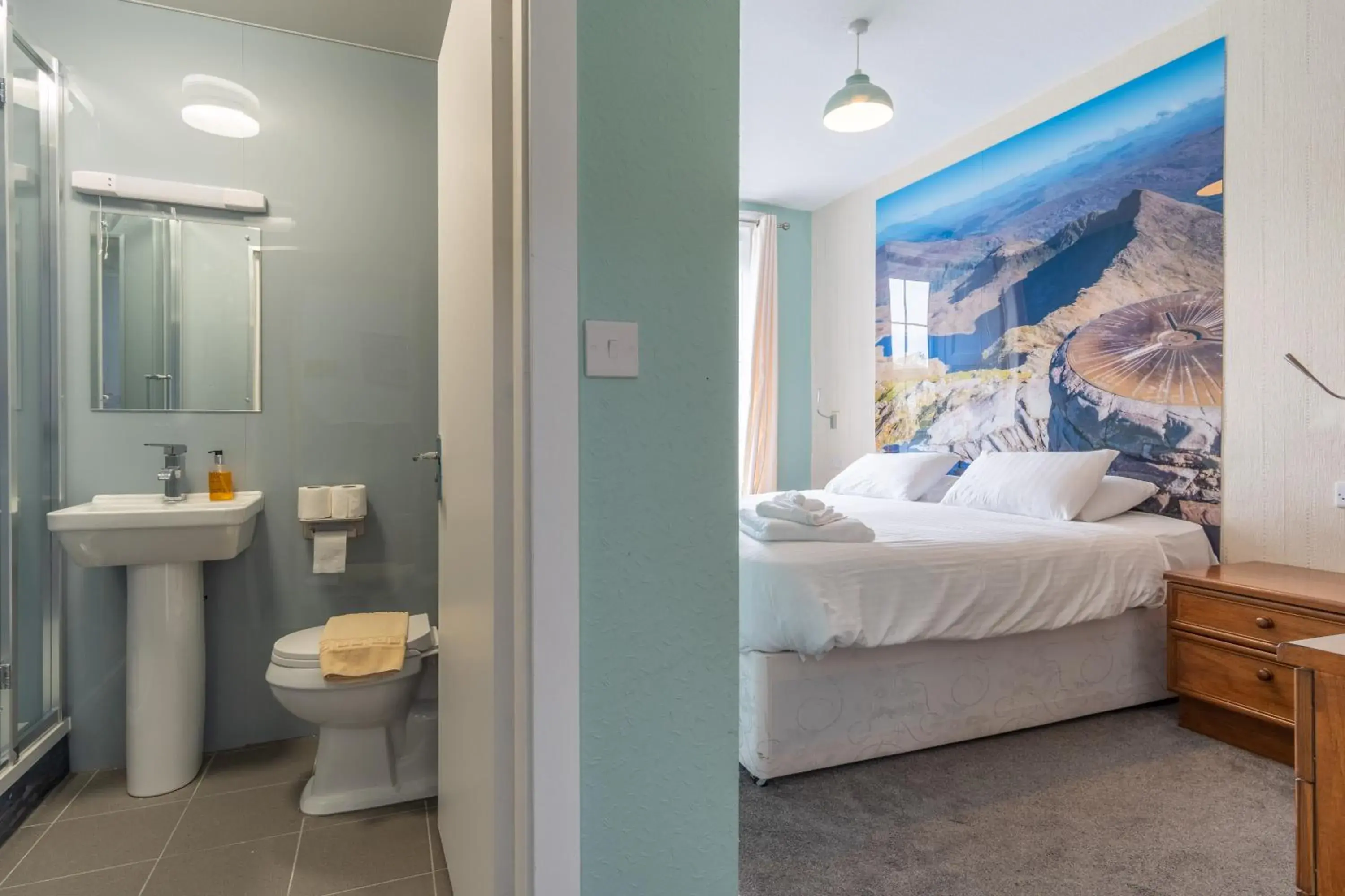 Bedroom, Bathroom in Padarn Hotel