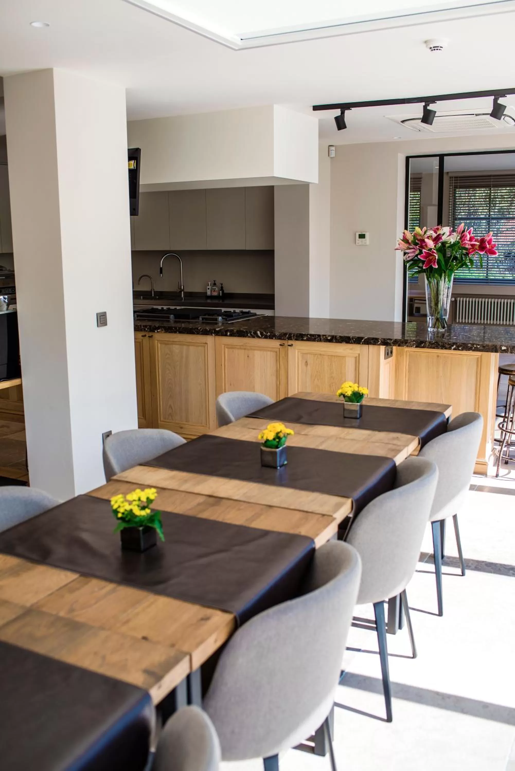 Dining area in Aquarand