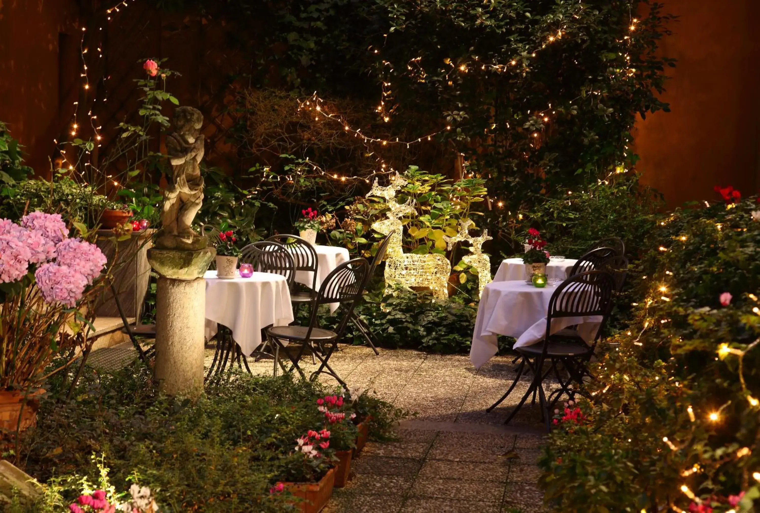 Garden, Restaurant/Places to Eat in Hotel Sanpi Milano