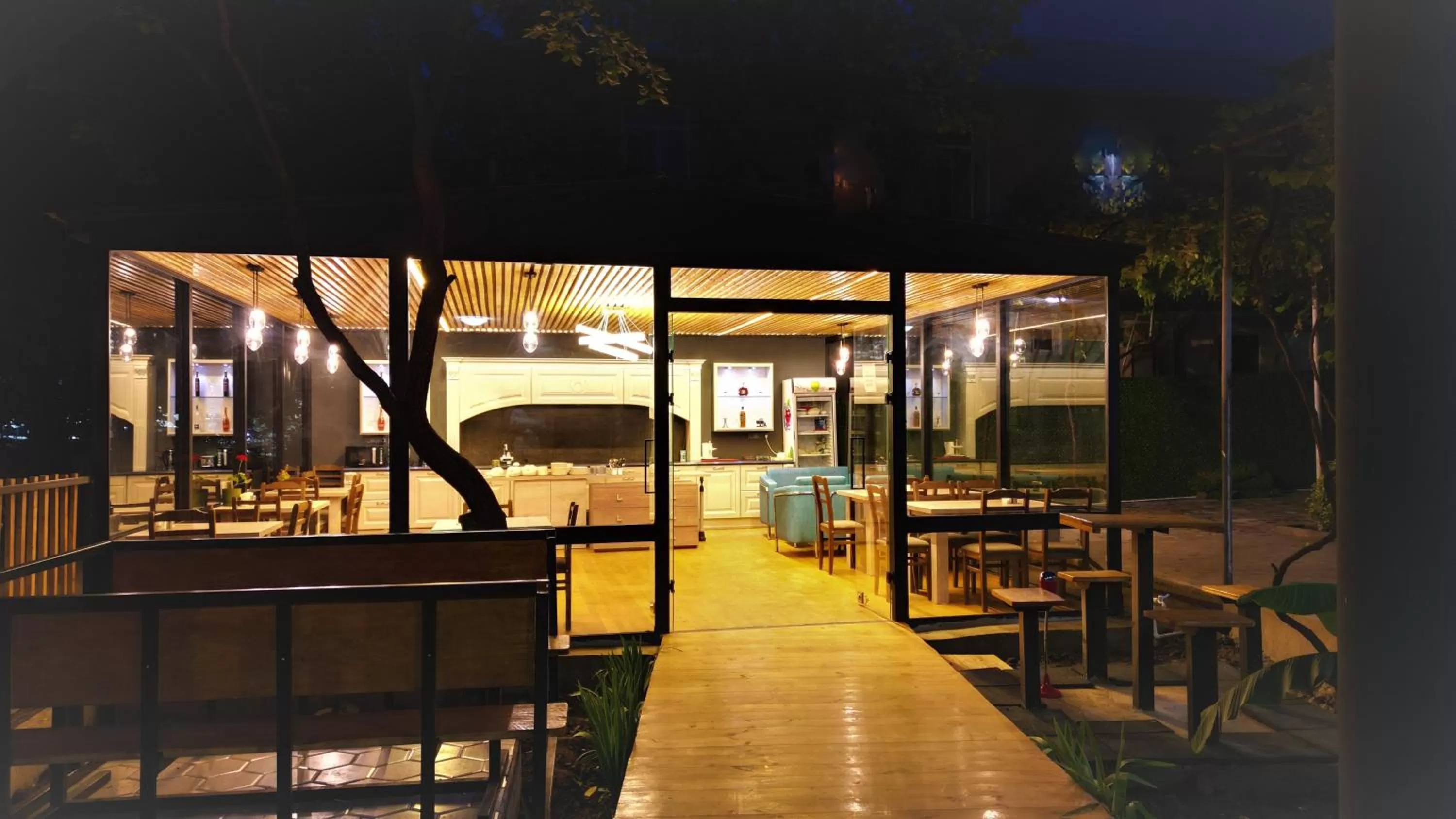 Restaurant/places to eat in Hotel Salosi