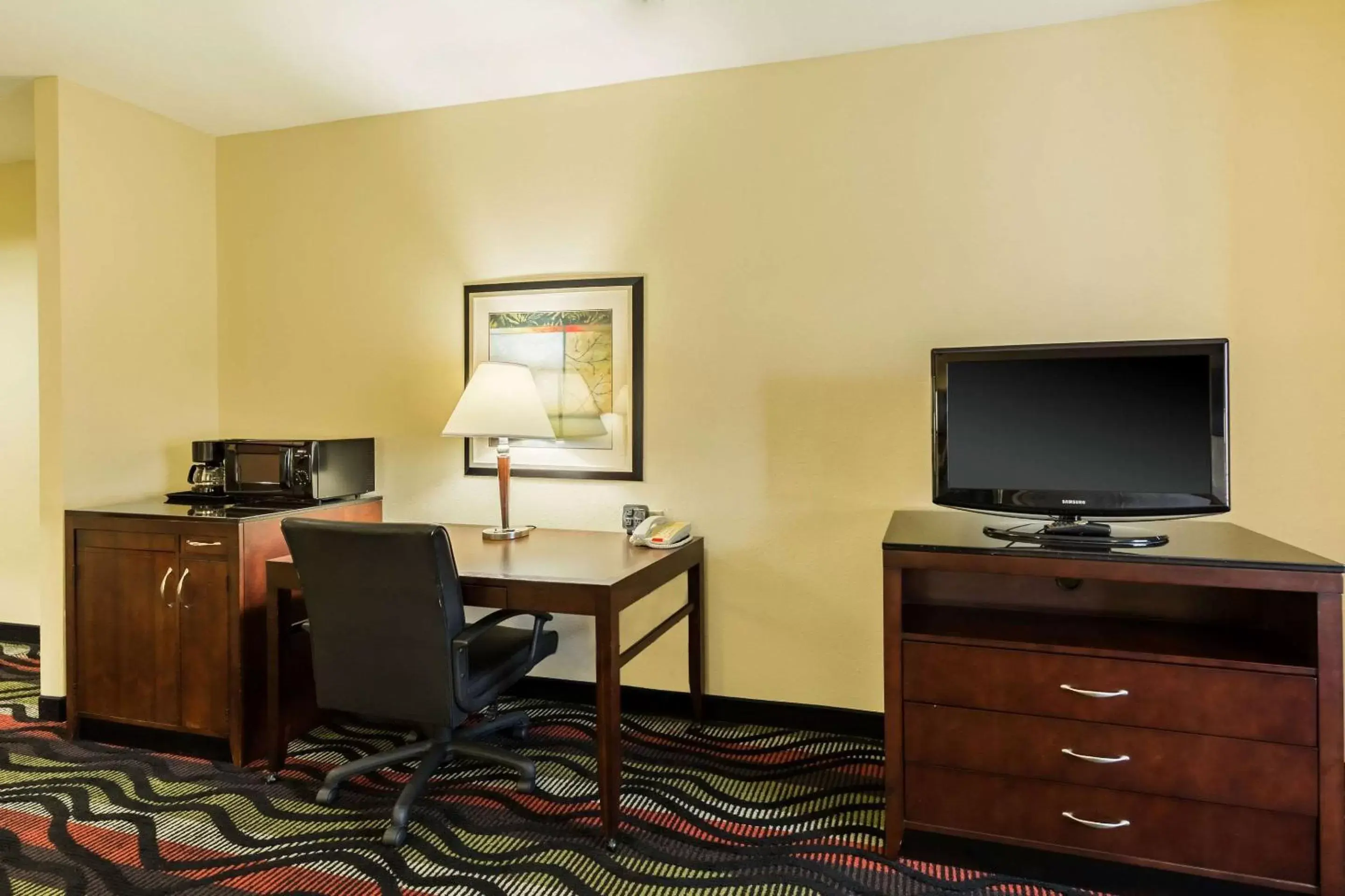 Photo of the whole room, TV/Entertainment Center in Comfort Suites Beaumont I-10
