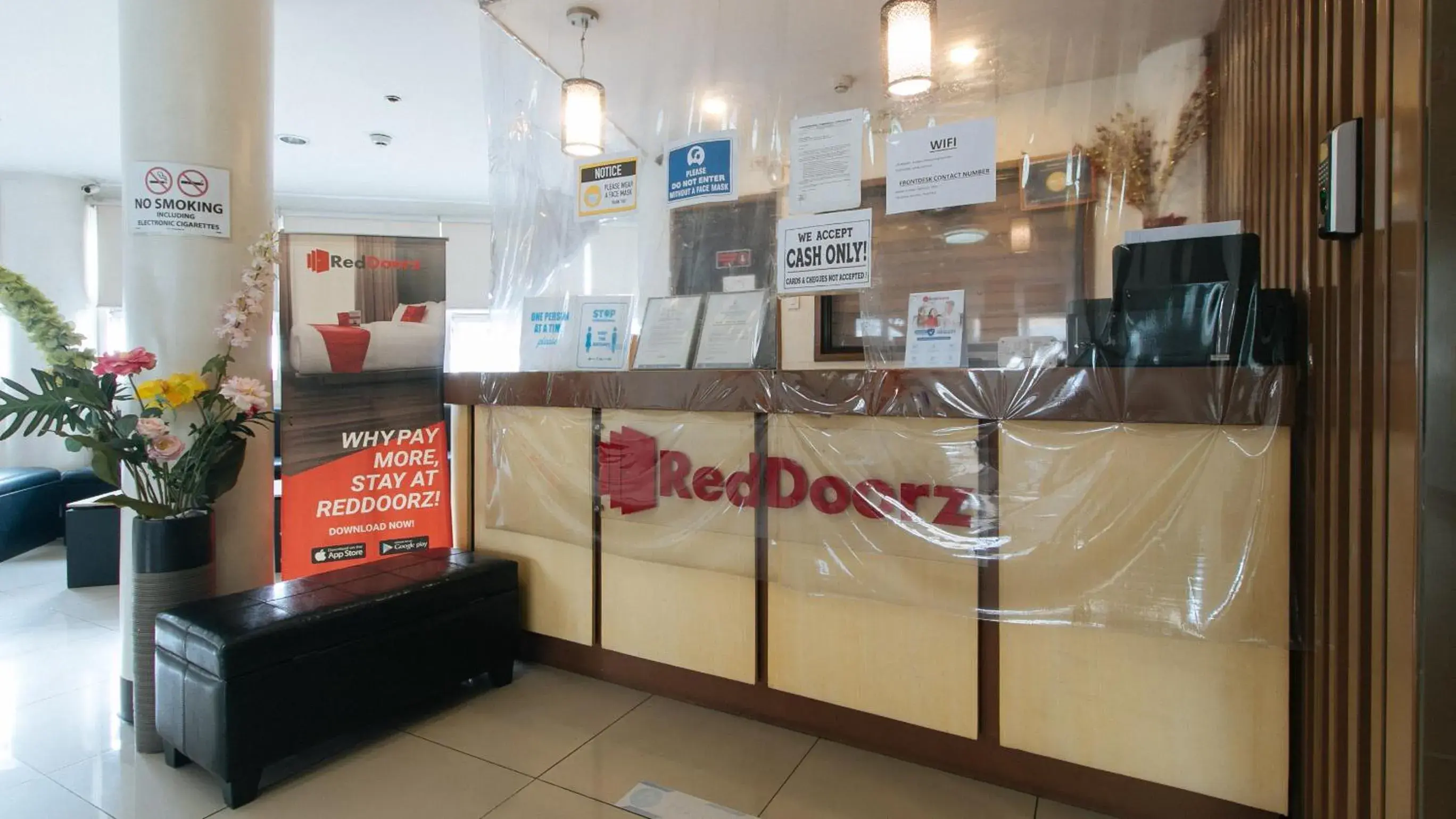 Lobby or reception in RedDoorz Plus at EDSA Congressional - Vaccinated Staff