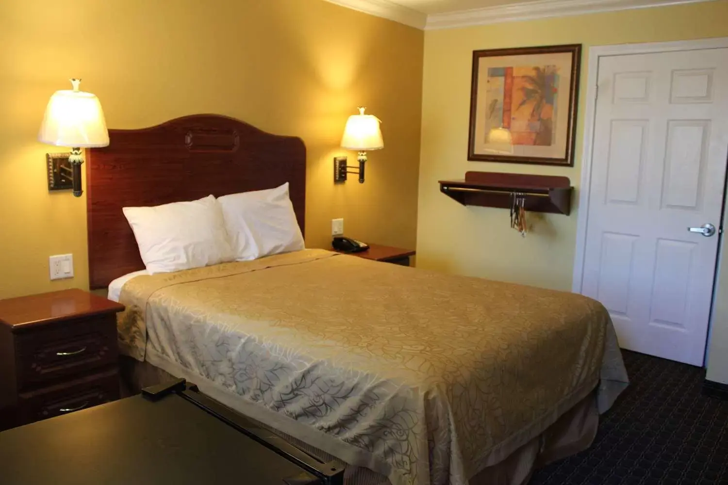 Queen Room - Disability Access - Non-Smoking in Motel 6 South Gate CA Queen Room - Disability Access - Non-Smoking in Motel 6 South Gate CA