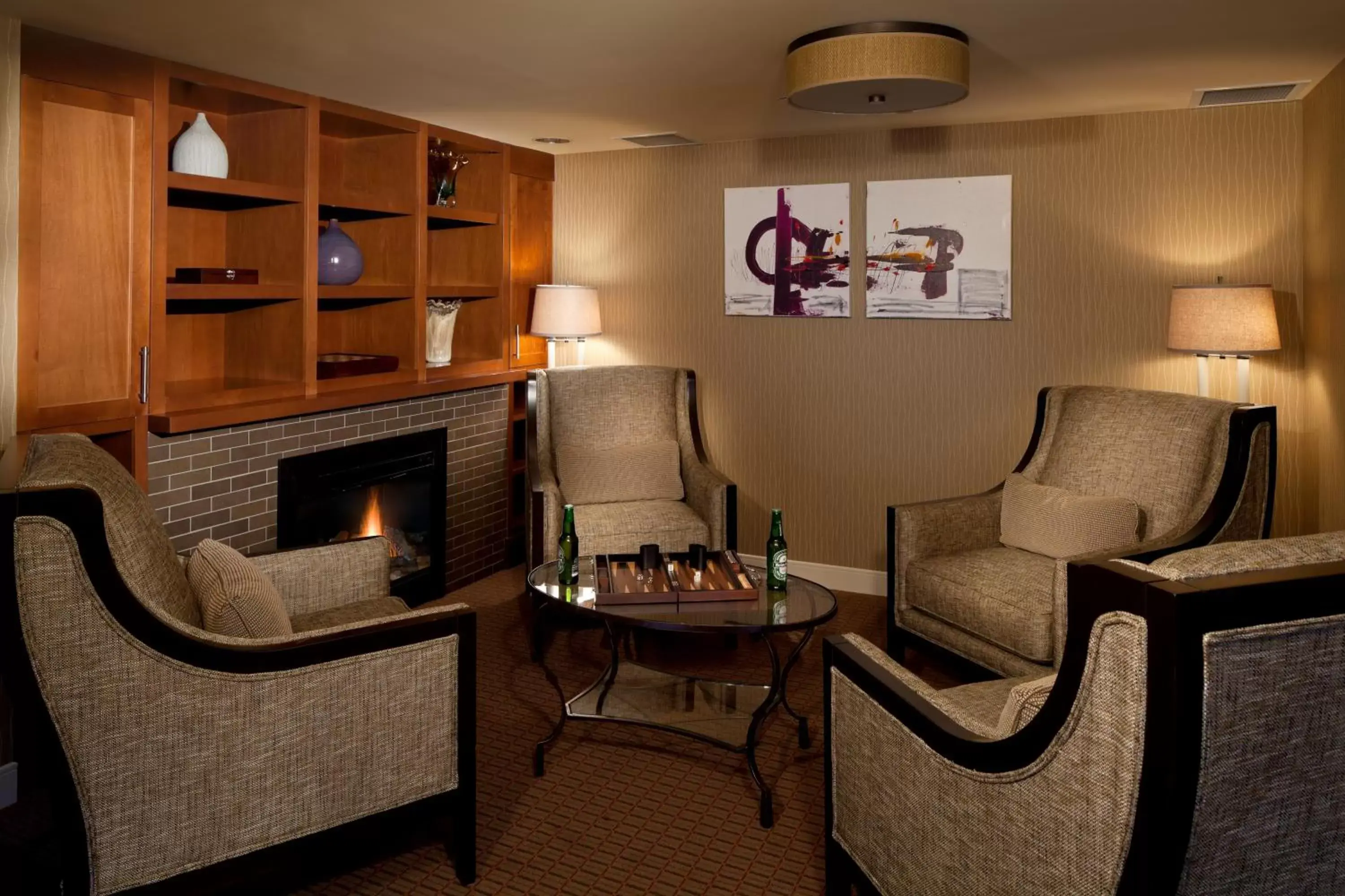 Lounge or bar, Seating Area in Red Deer Resort & Casino