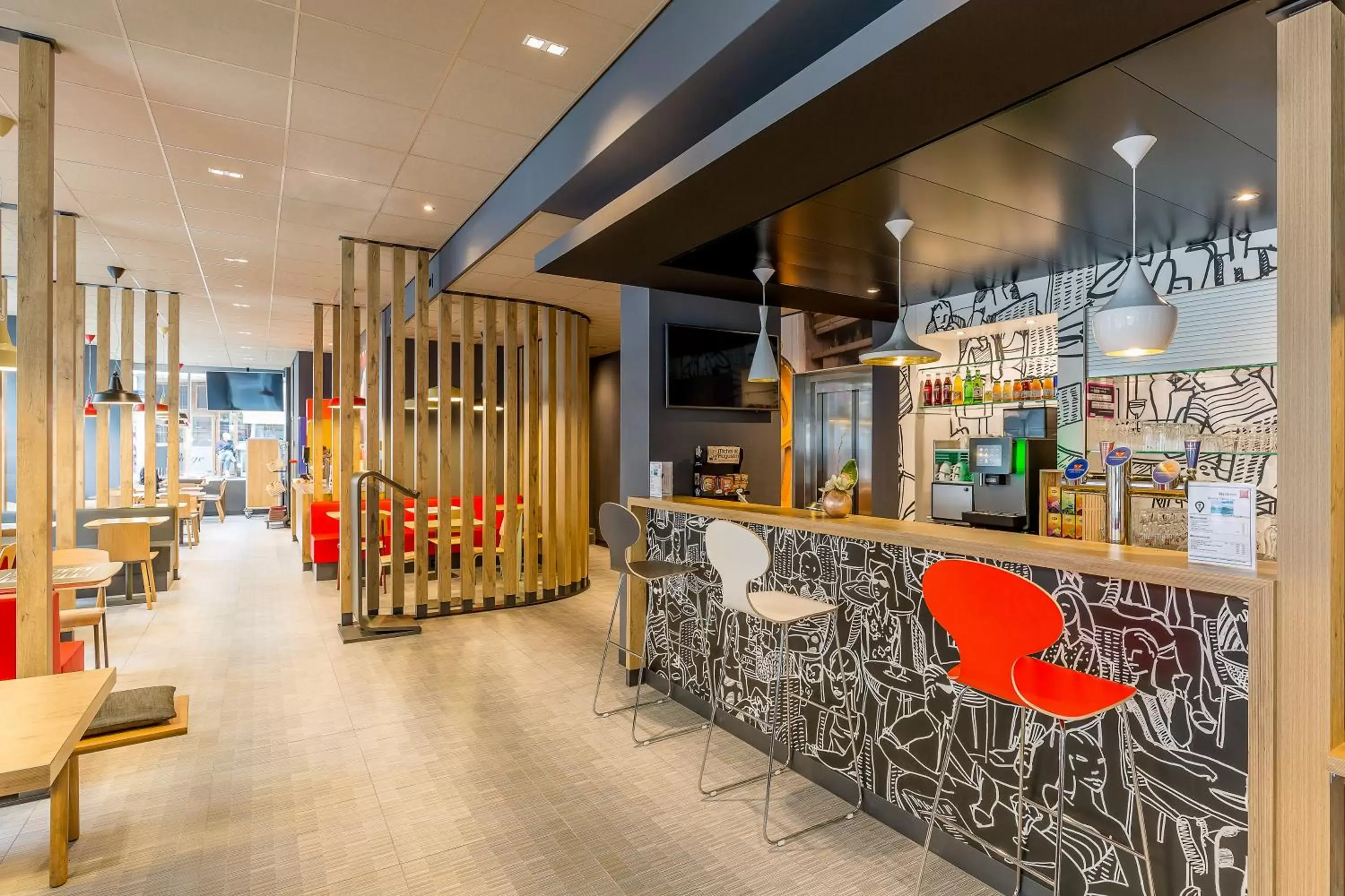 Restaurant/places to eat, Lounge/Bar in ibis Geneve Centre Lac