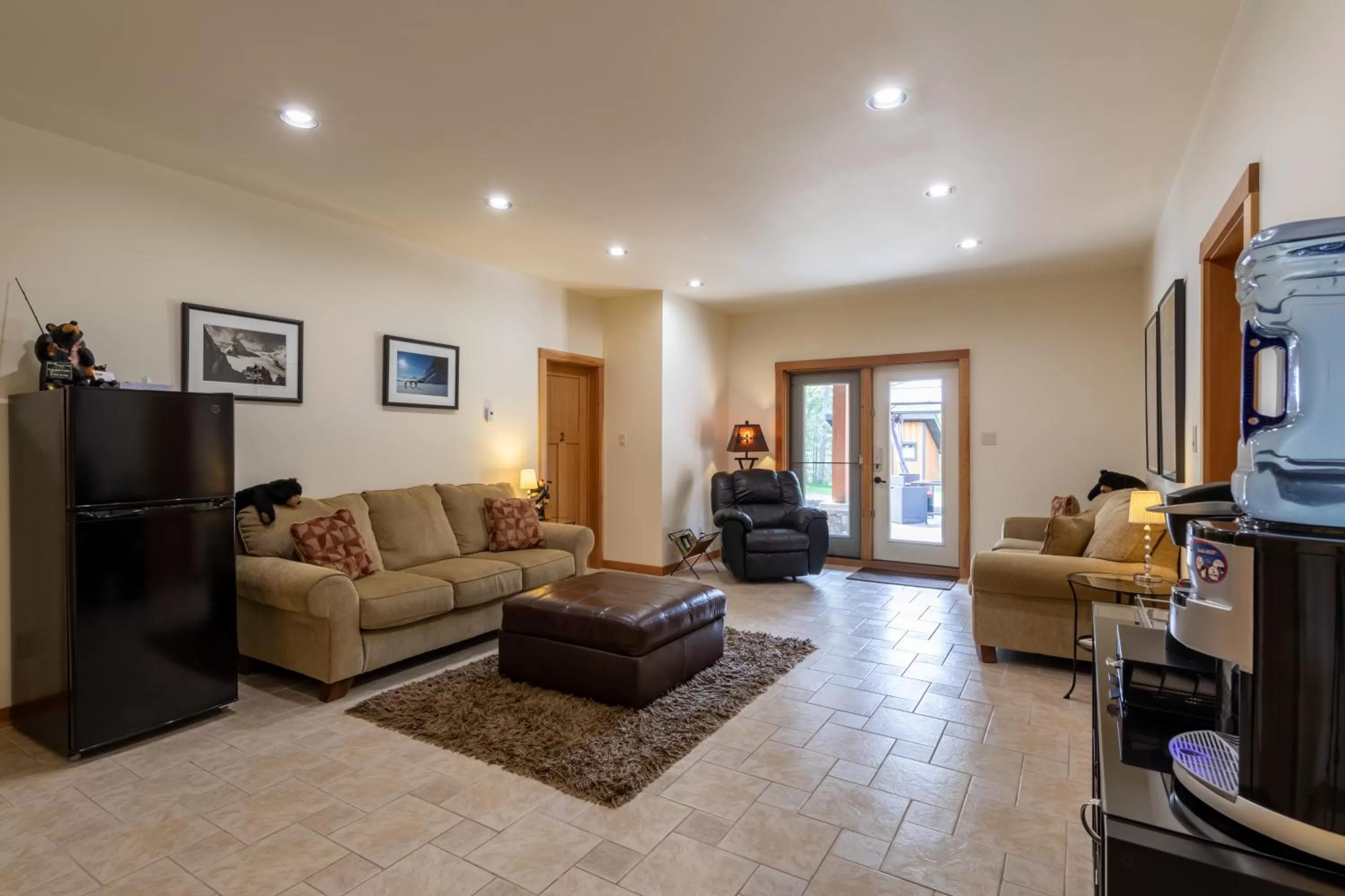 Communal lounge/ TV room, Seating Area in Canyon Ridge Lodge