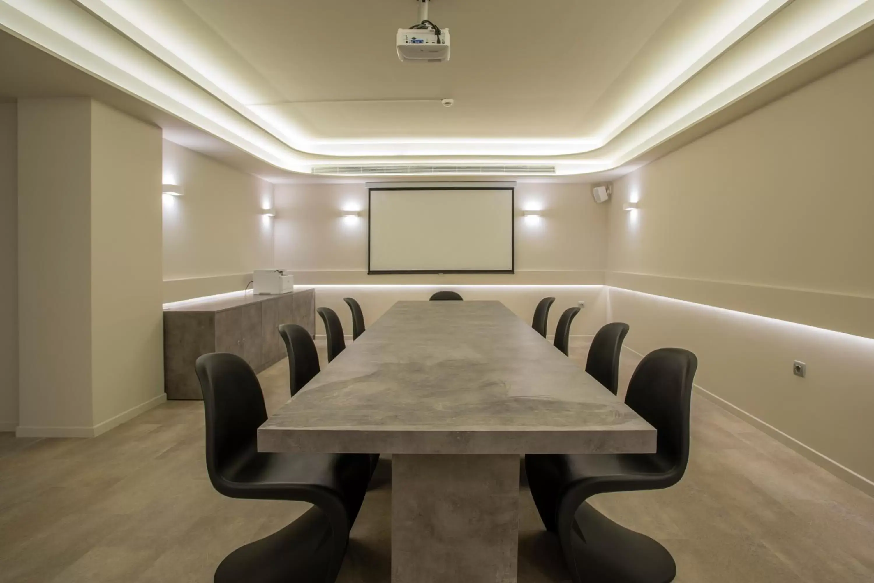 Meeting/conference room in Green Suites Boutique Hotel