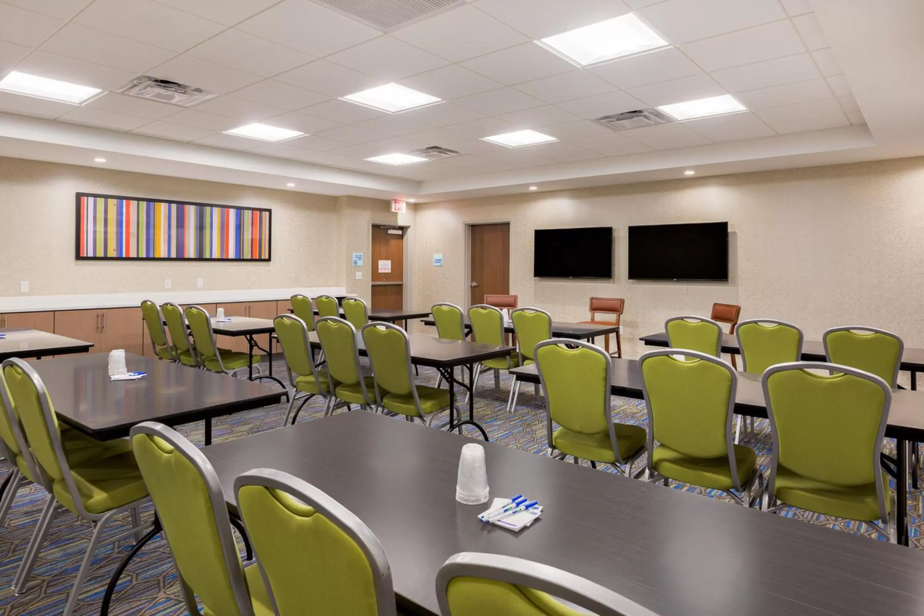 Meeting/conference room in Holiday Inn Express & Suites - Prosser - Yakima Valley Wine, an IHG Hotel