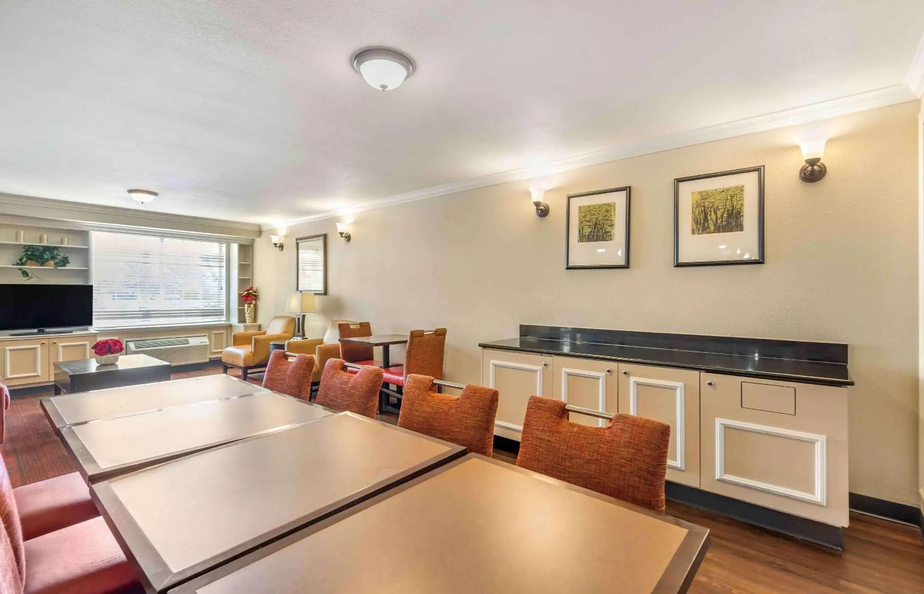 Breakfast in Extended Stay America Suites - Chicago - Lombard - Oakbrook