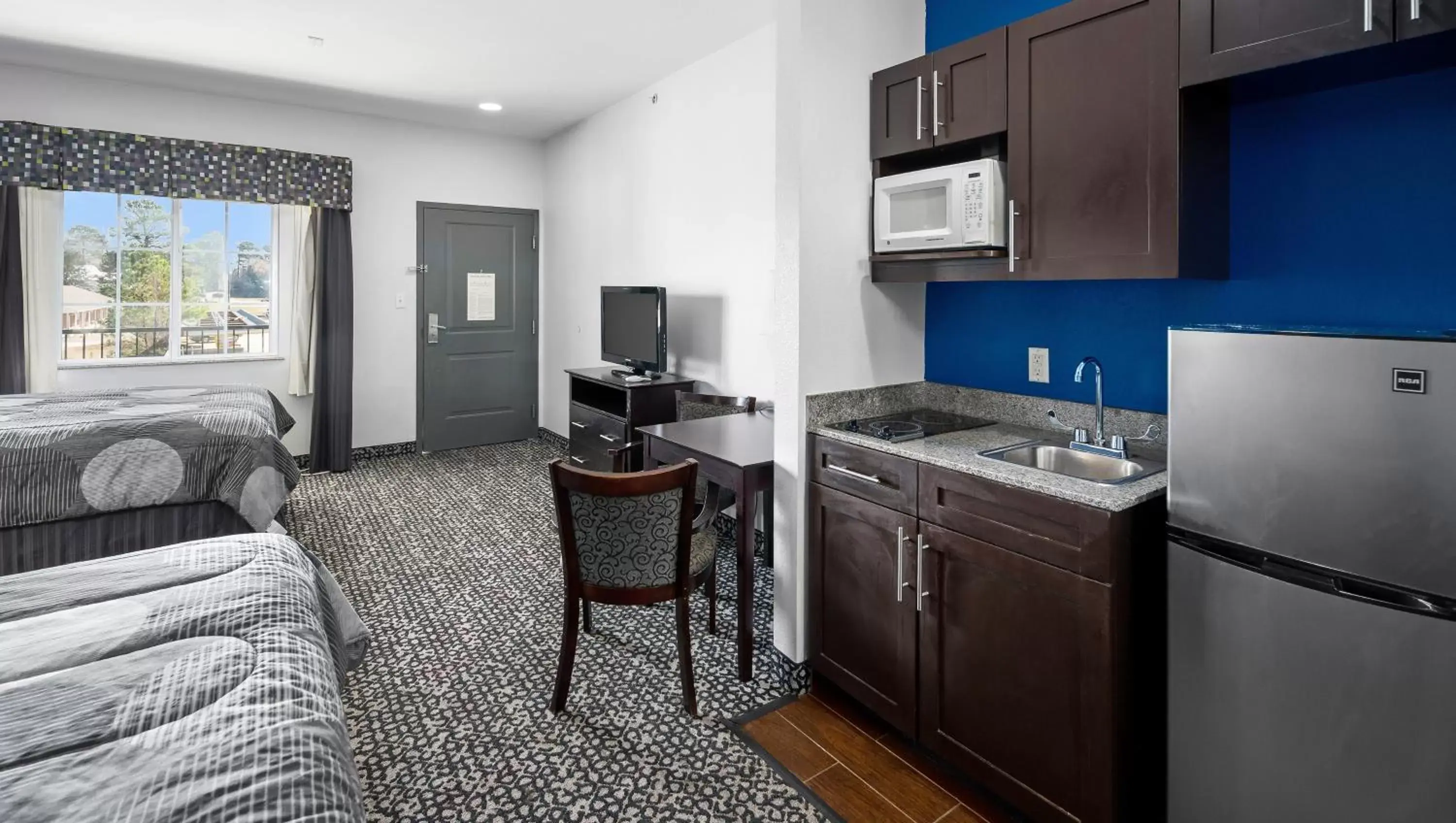 Kitchen or kitchenette, Bed in Belmont Inn and Suites Tatum Kitchen or kitchenette, Bed in Belmont Inn and Suites Tatum