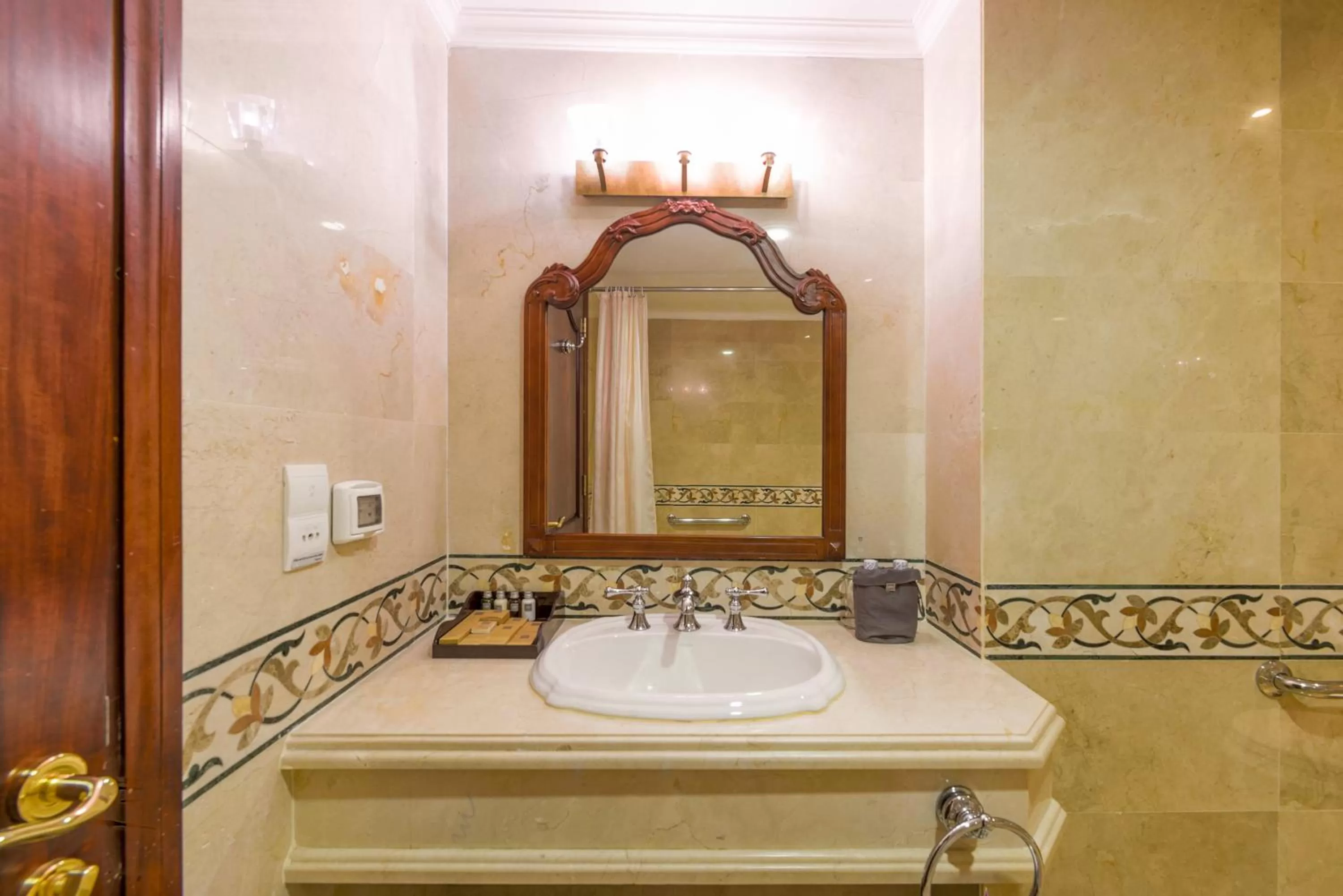 Bathroom in Hotel Grand Saigon