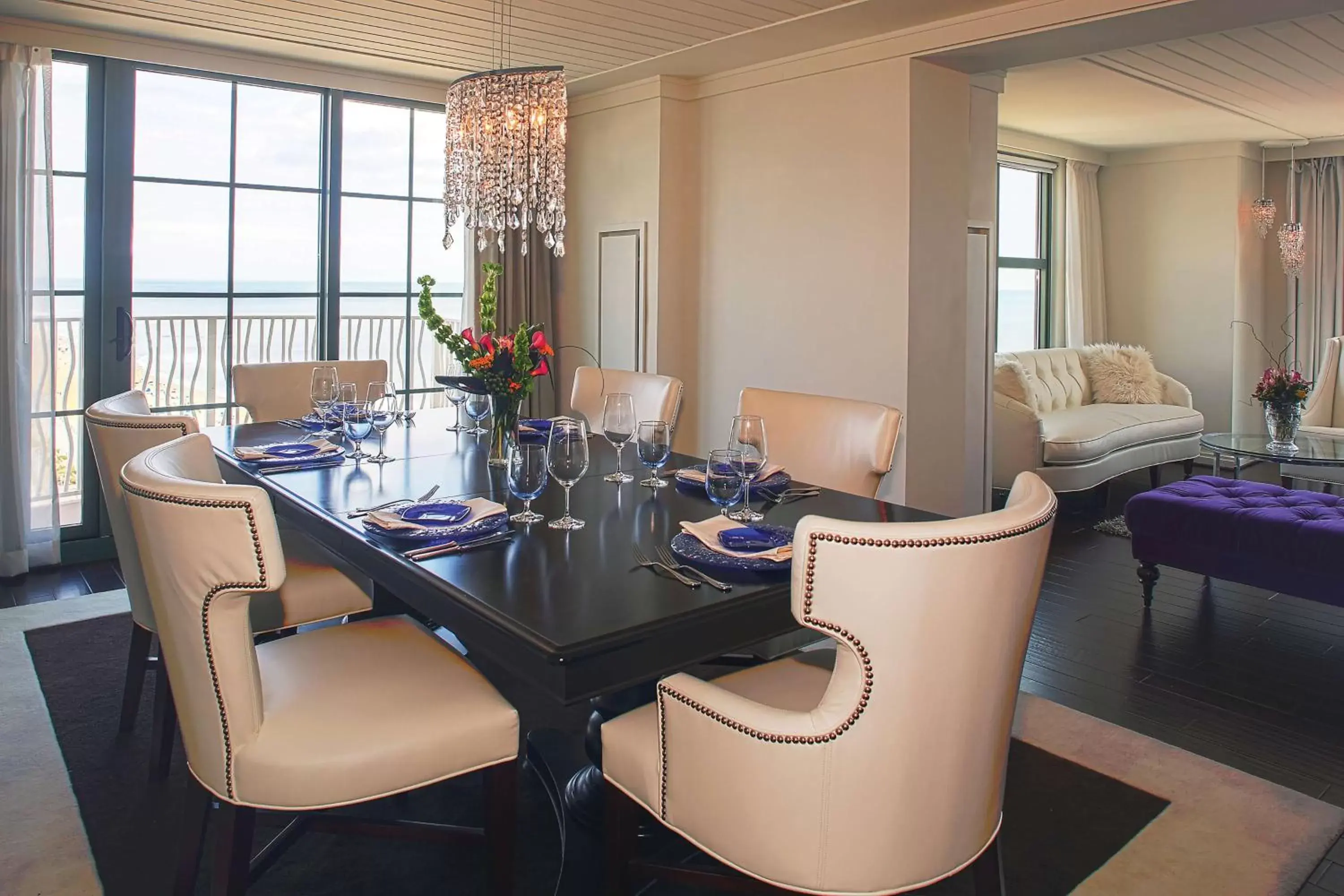 Living room, Seating Area in Hilton Virginia Beach Oceanfront