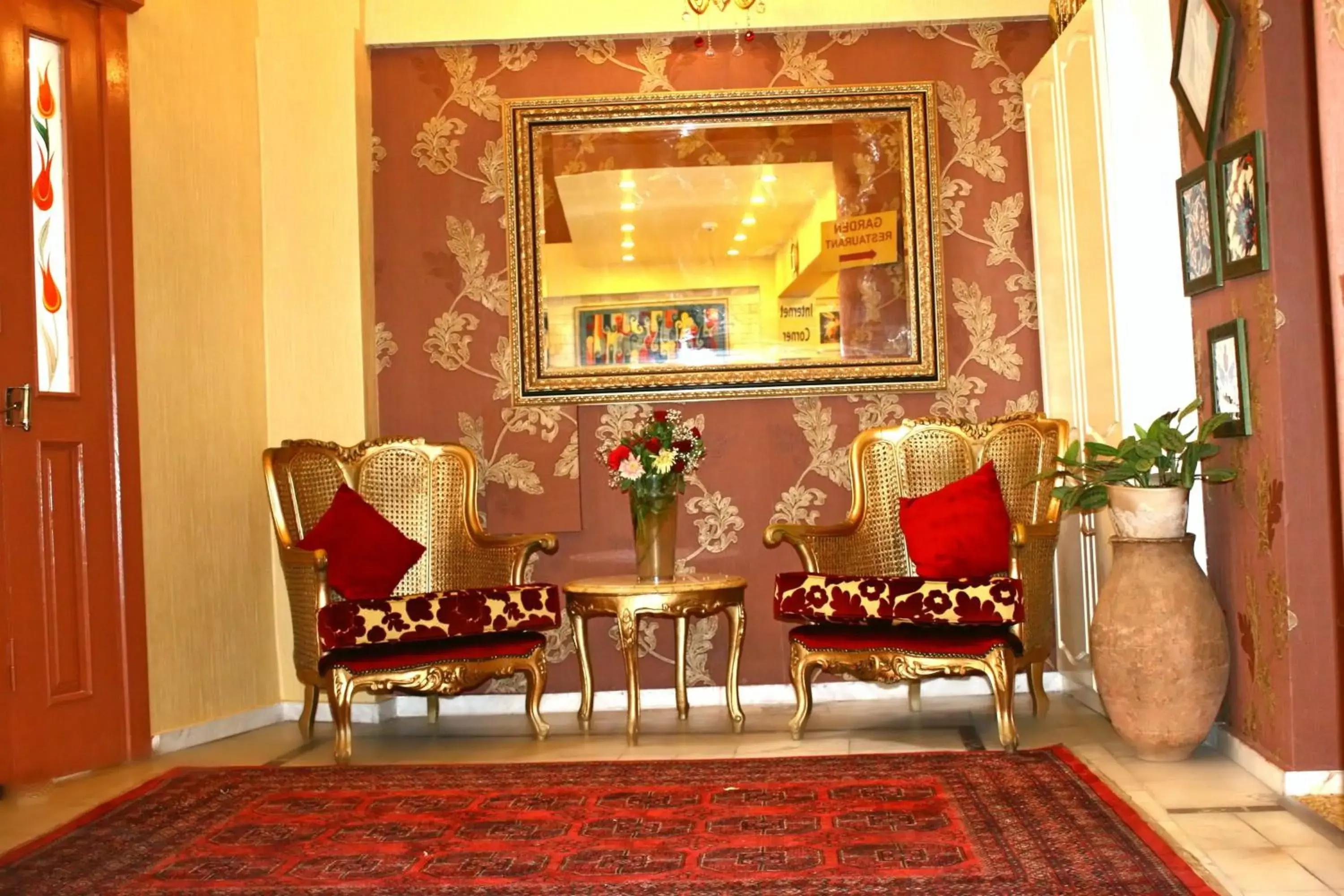 Lounge or bar, Seating Area in Diva'S Hotel