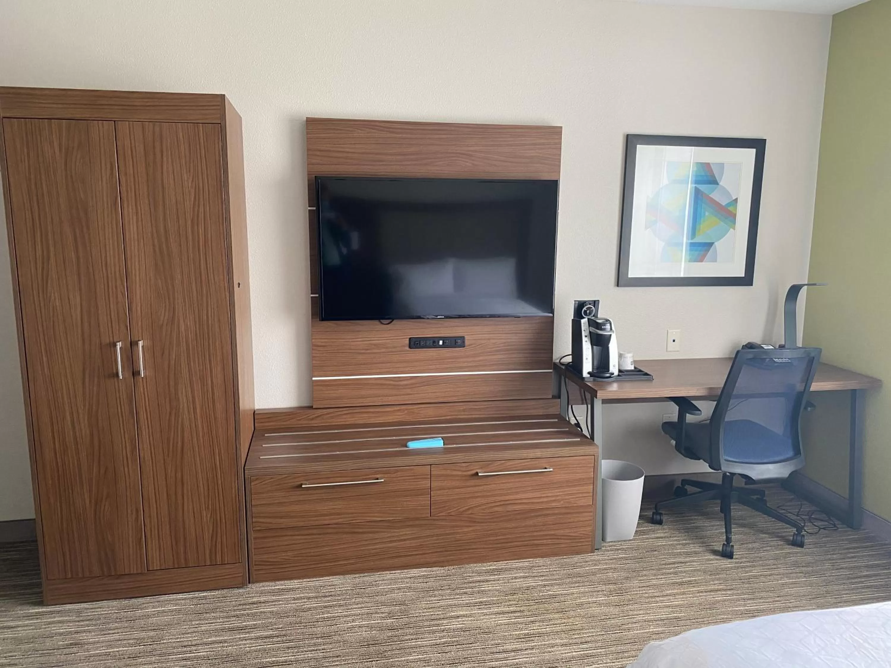 TV and multimedia in Holiday Inn Express & Suites Albuquerque Historic Old Town by IHG