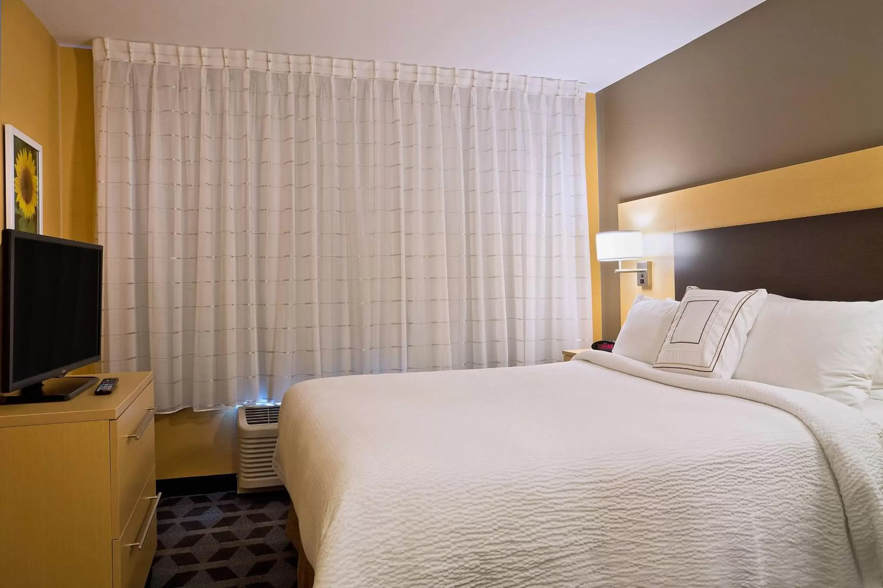 Bedroom, Bed in TownePlace Suites by Marriott Dodge City