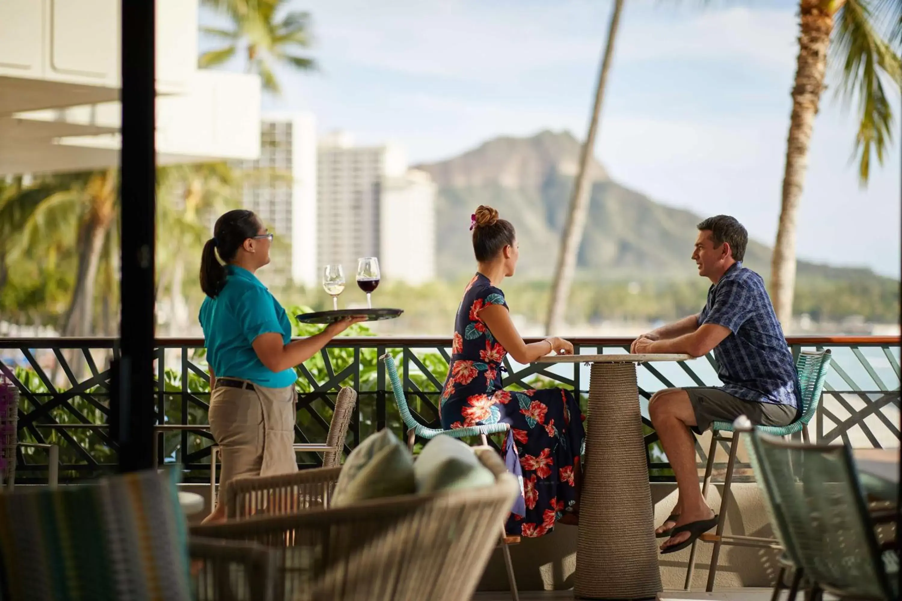 Lounge or bar in OUTRIGGER Waikiki Beach Resort