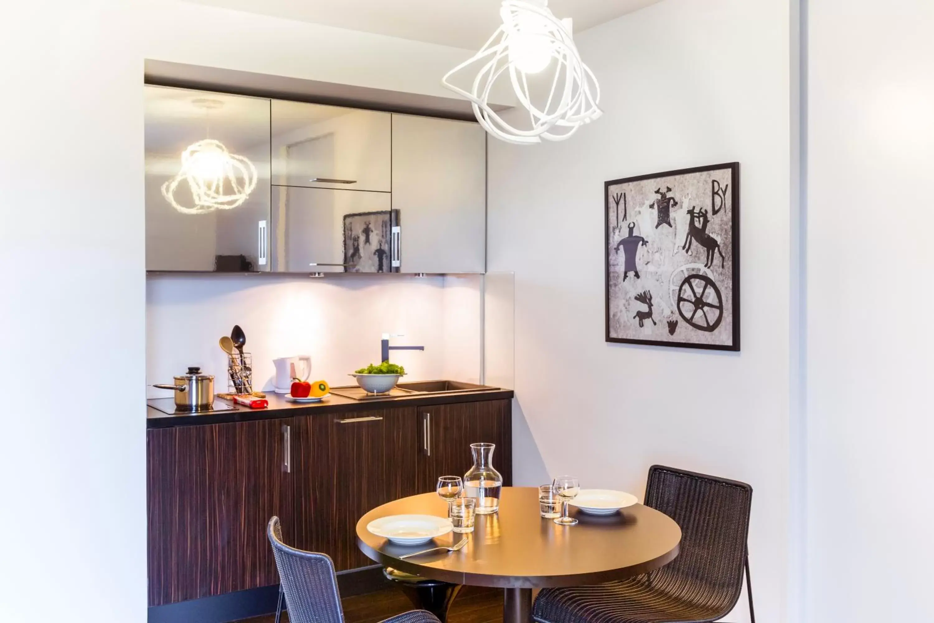 Kitchen or kitchenette, Restaurant/Places to Eat in Aparthotel Adagio Marseille Timone