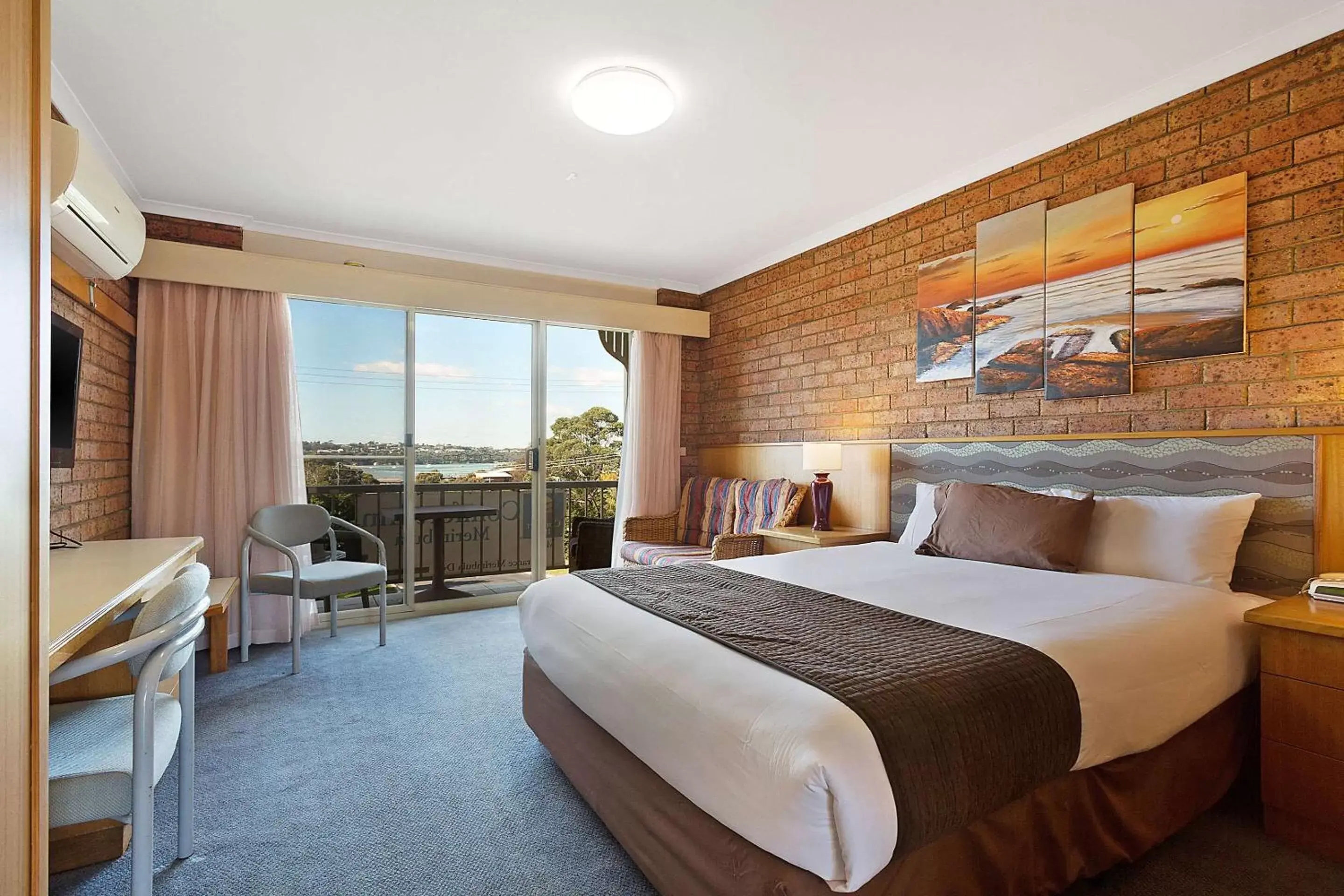 Bedroom, Bed in Comfort Inn Merimbula