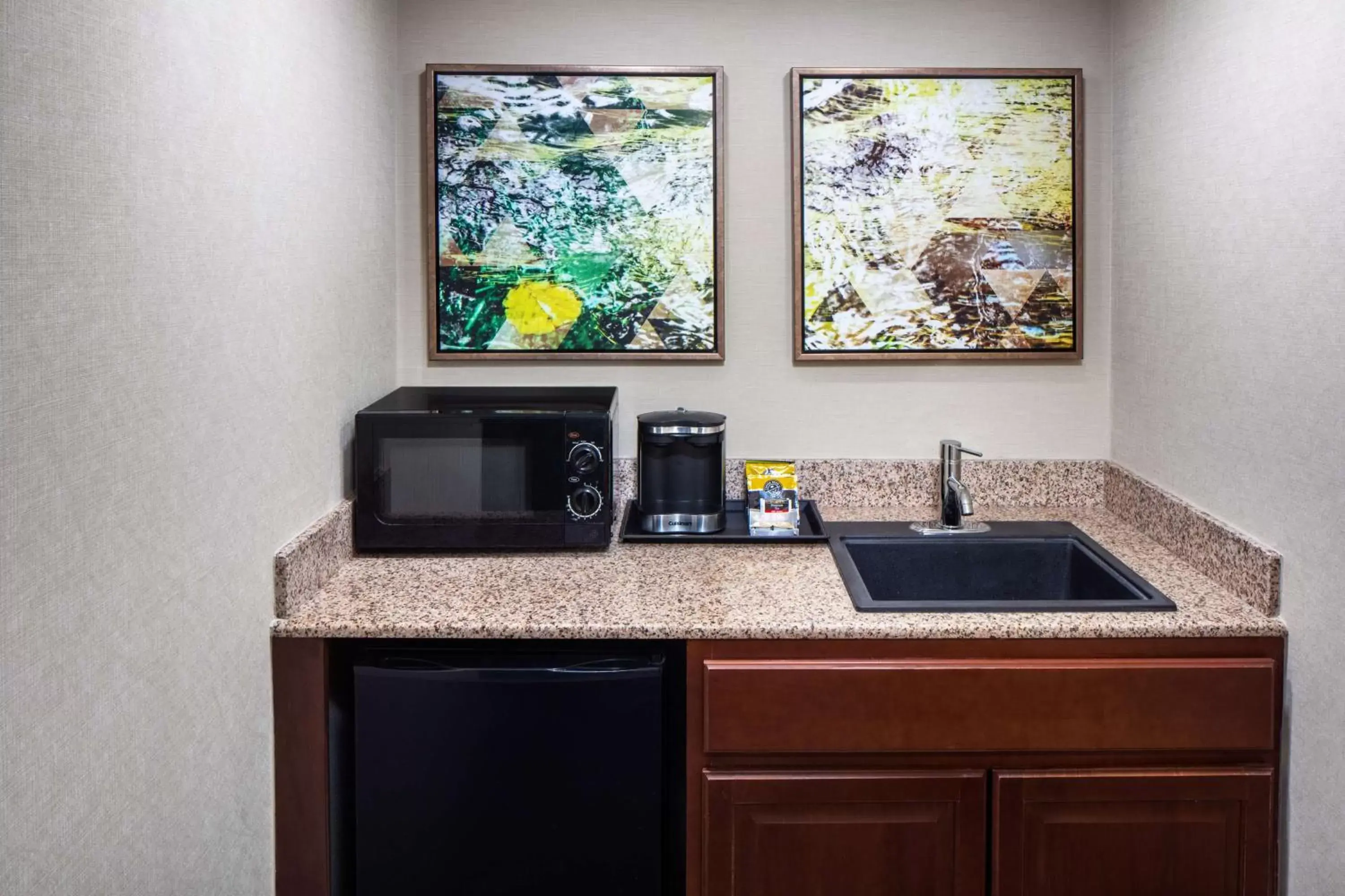 Photo of the whole room, Kitchen/Kitchenette in DoubleTree by Hilton Ann Arbor, MI