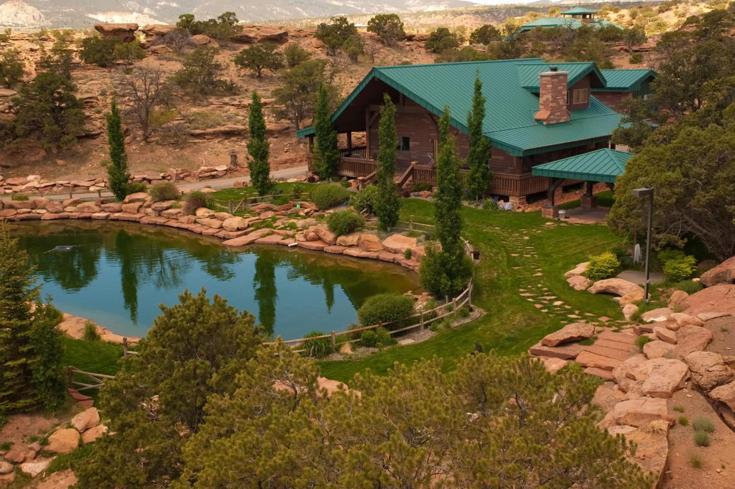 Property building, Pool View in Cougar Ridge