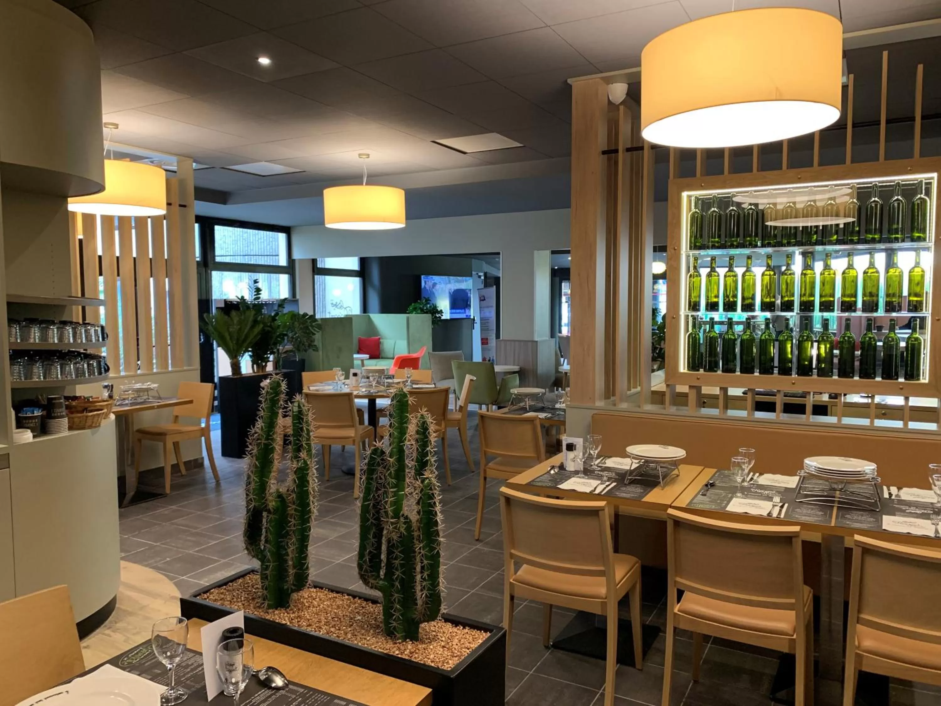 Restaurant/places to eat in ibis Tours Centre Gare