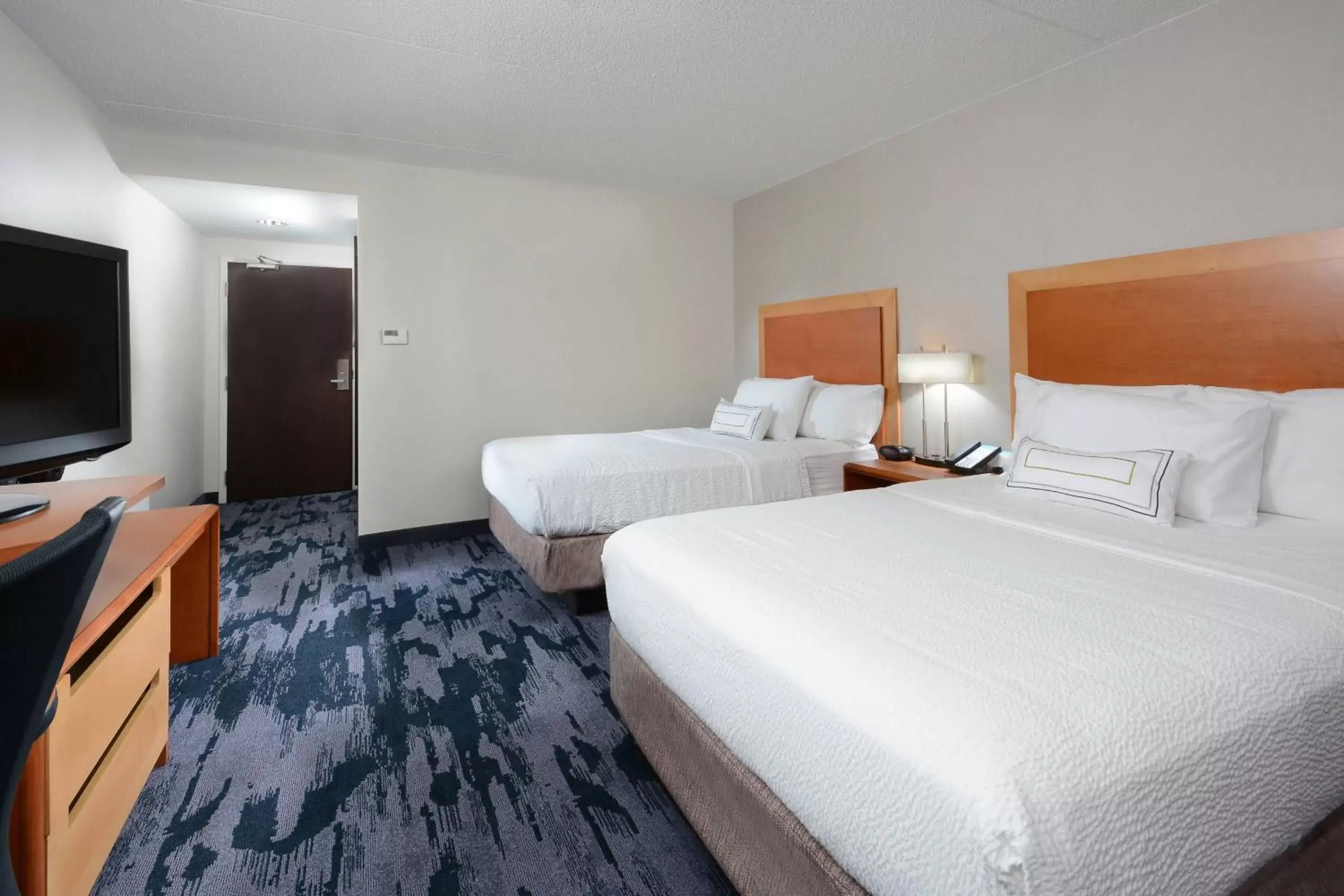 Photo of the whole room, Bed in Fairfield Inn & Suites by Marriott Charlottesville North