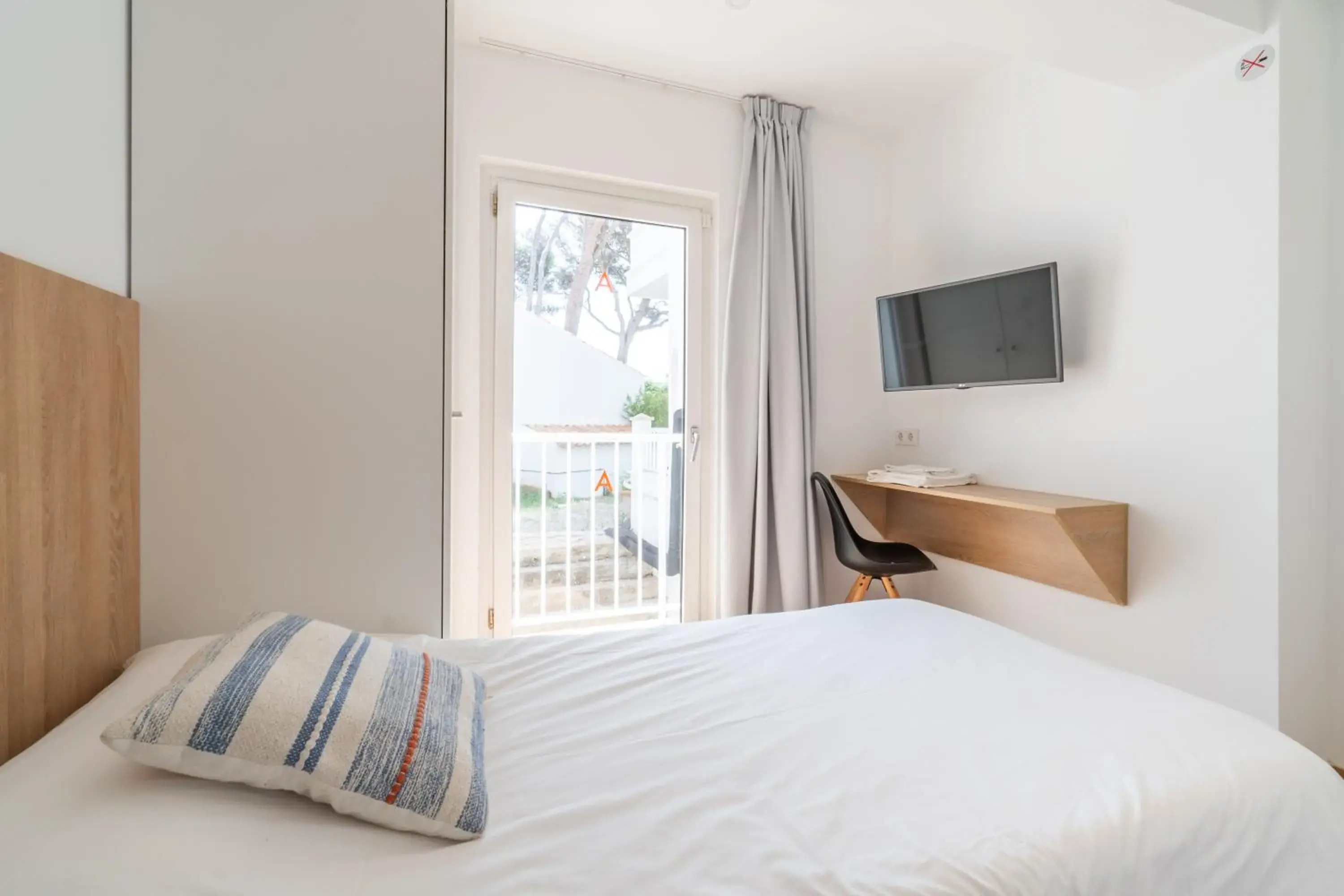 Inner courtyard view, Bed in Hostal Alcina