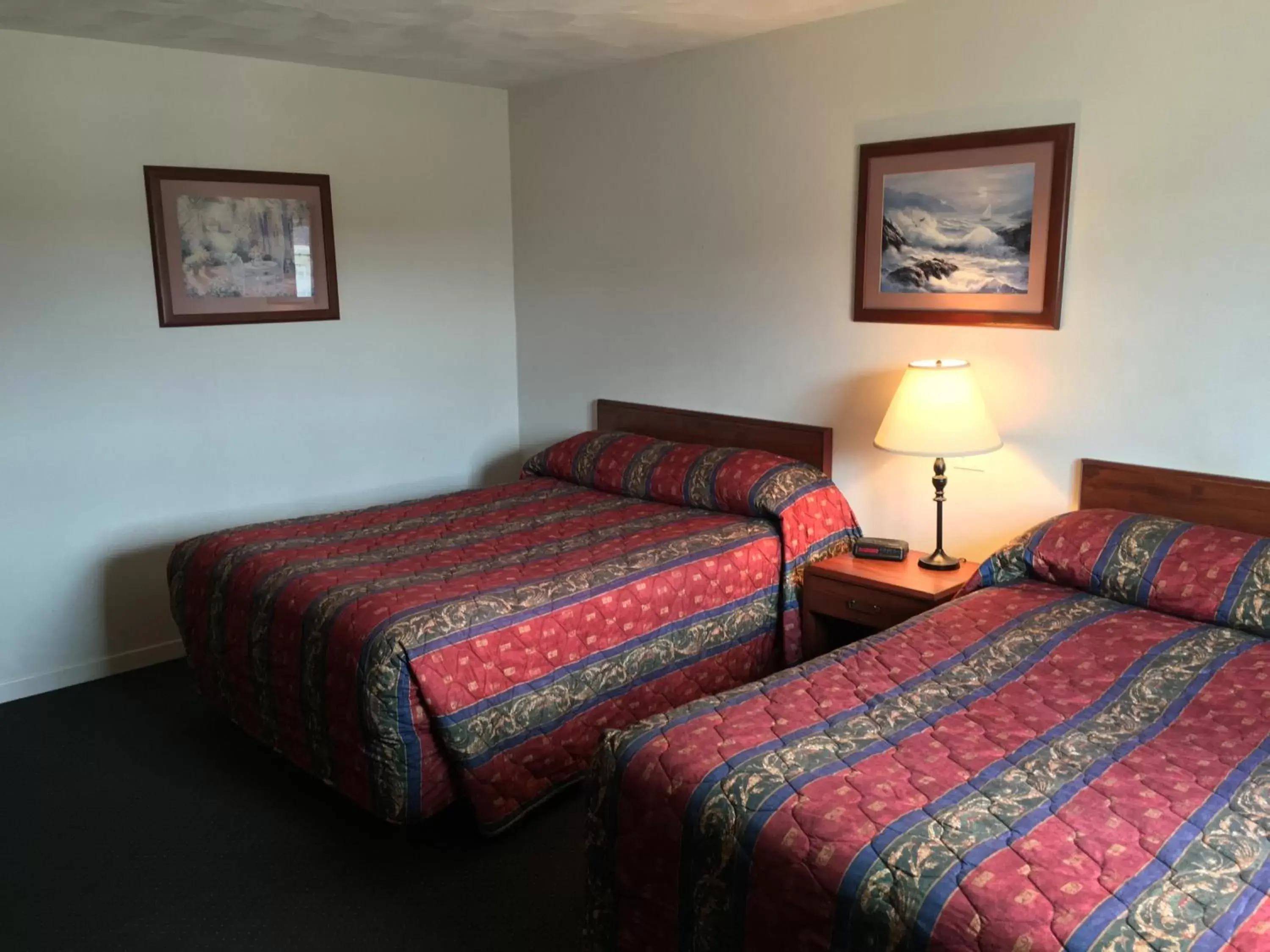 Room with Two Queen Beds - Ground Floor in Fairway Inn