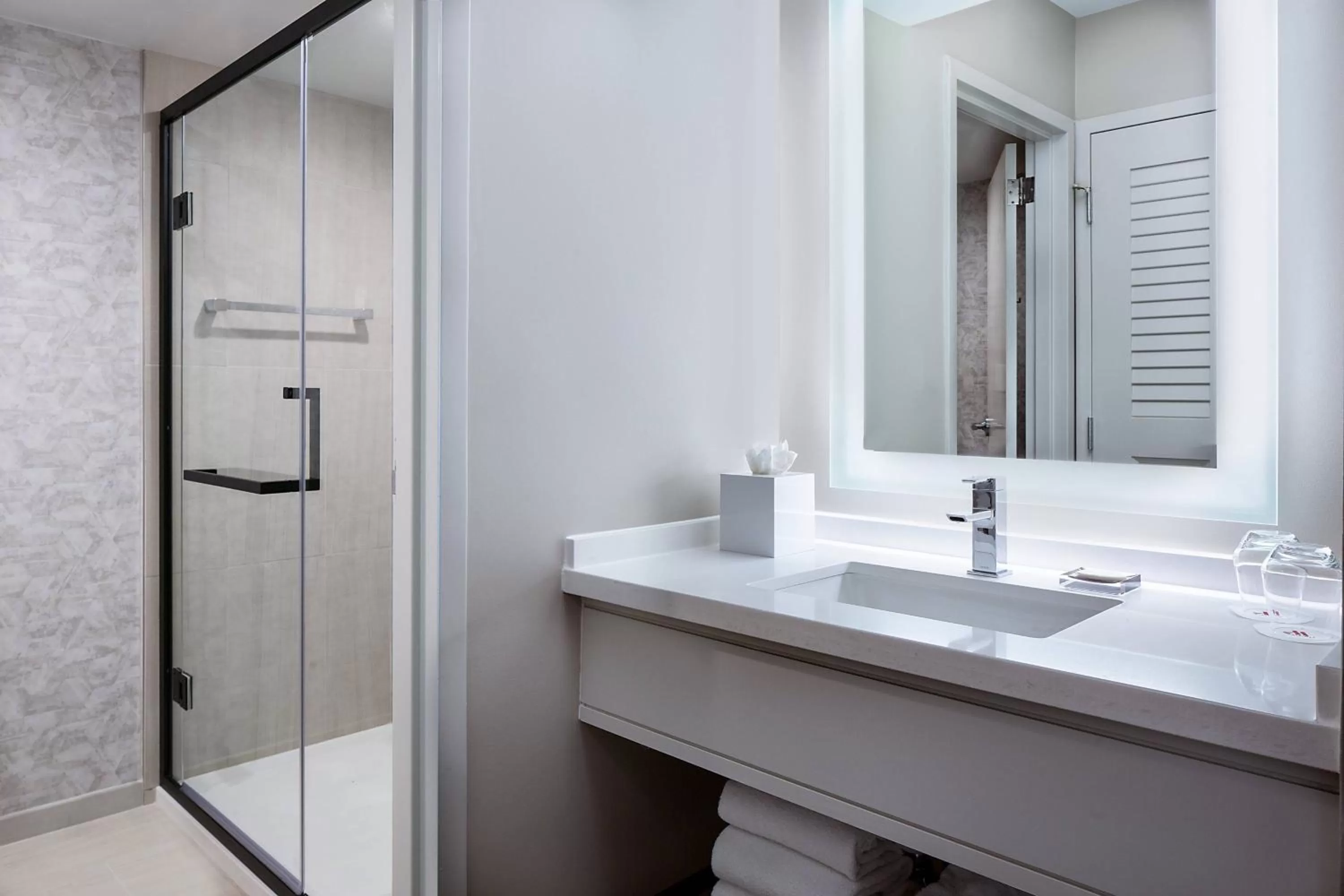 Bathroom in San Antonio Marriott Rivercenter on the River Walk