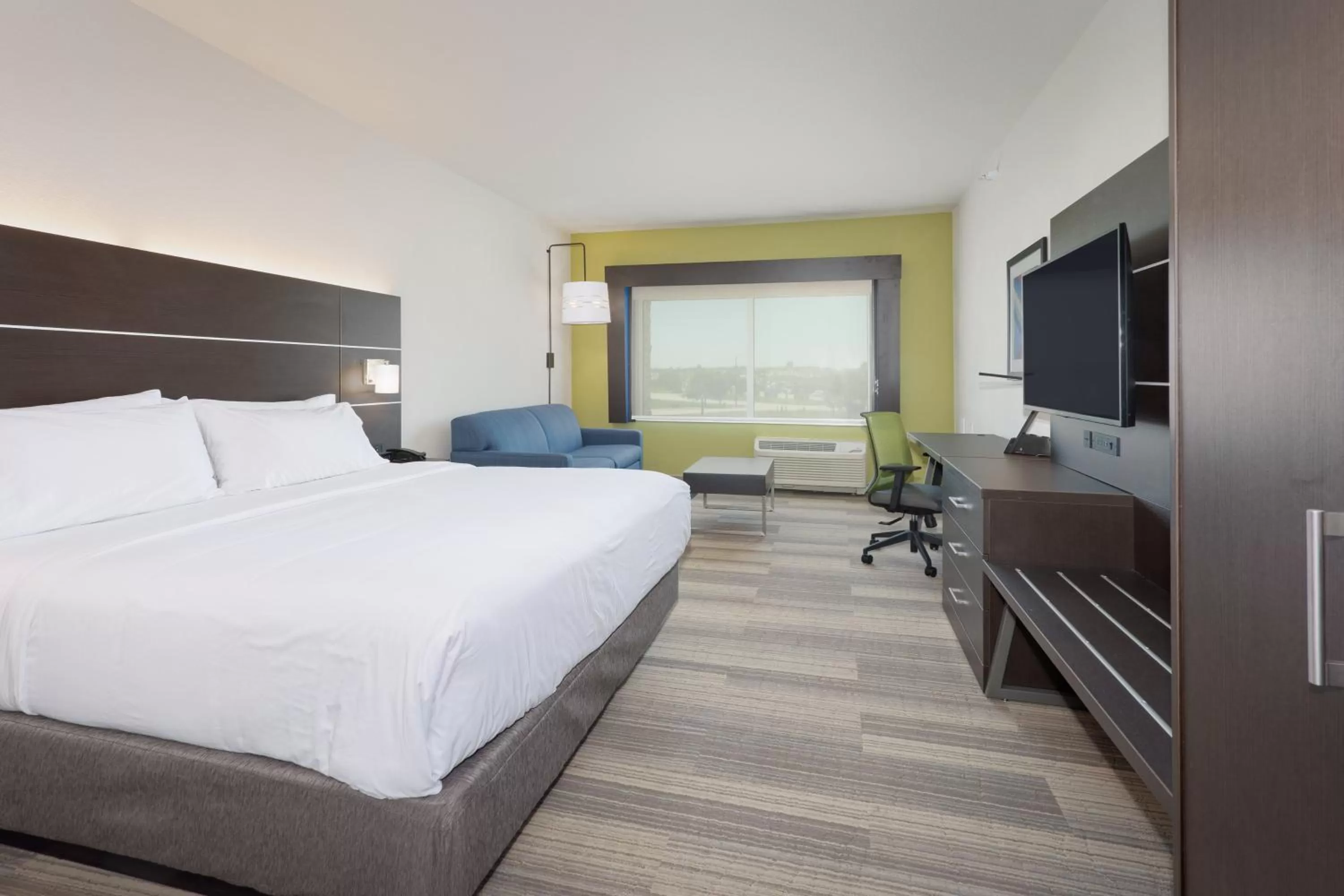 Photo of the whole room, Bed in Holiday Inn Express & Suites - Firestone - Longmont by IHG
