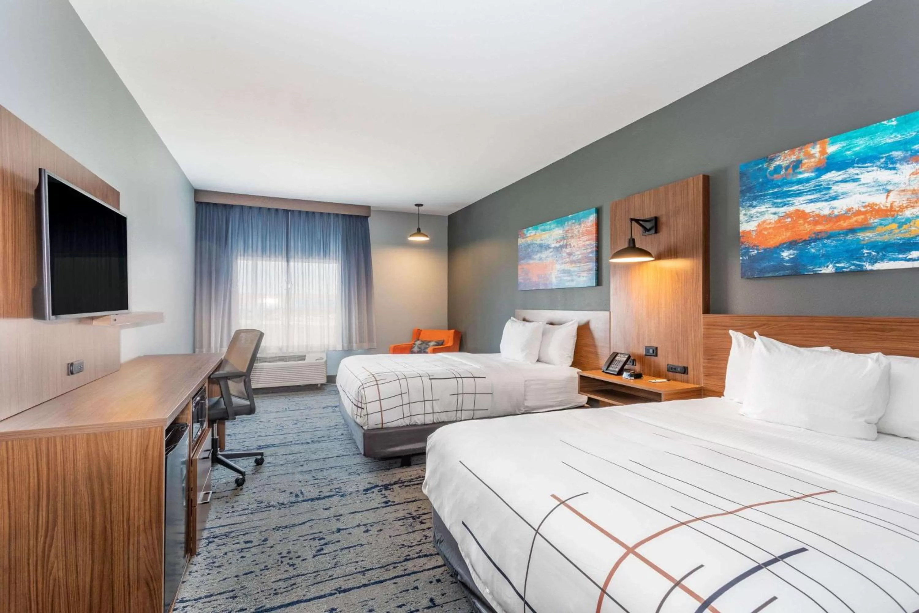 Photo of the whole room, Bed in La Quinta Inn & Suites Limon by Wyndham