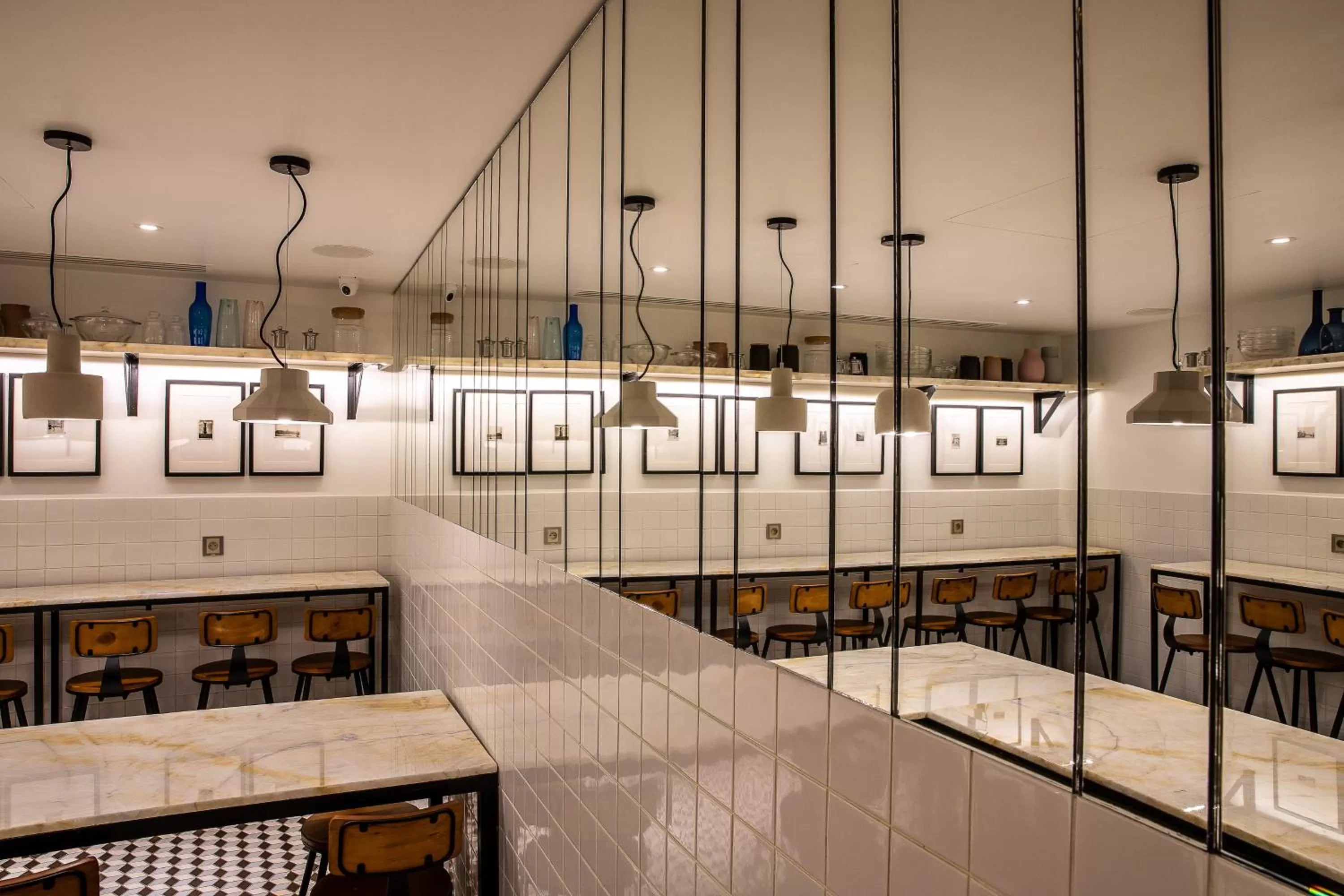 Restaurant/places to eat in Rose Bourbon